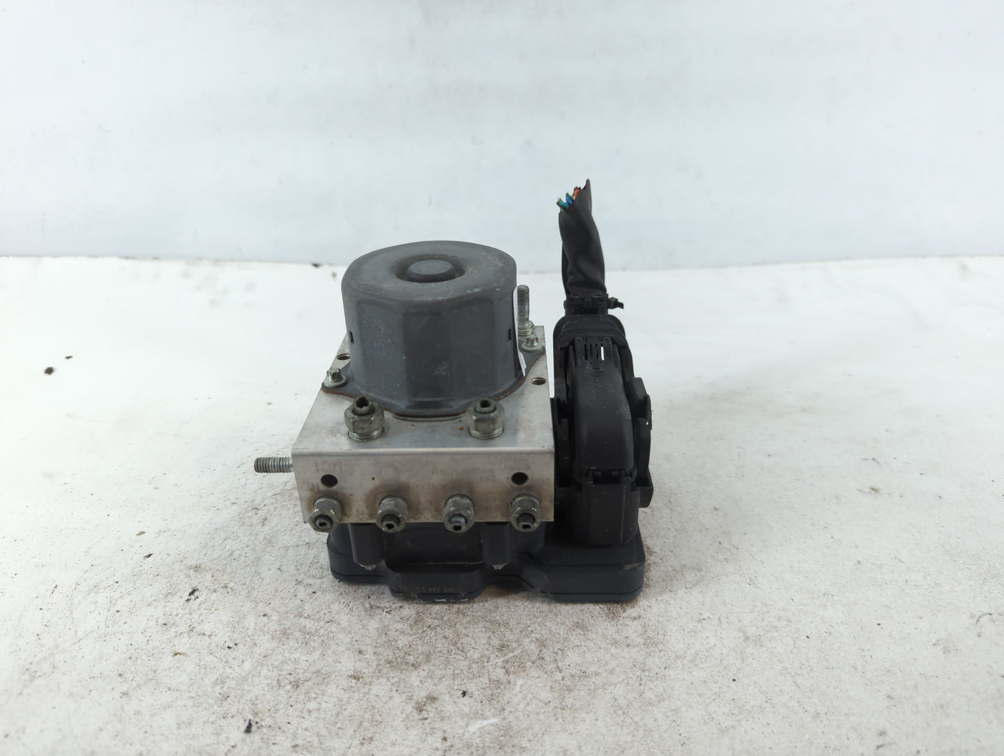 2015 Subaru Xv ABS Pump Control Module Replacement P/N:269 535 27336F J220 Fits Fits 2016 OEM Used Auto Parts - Oemusedautop