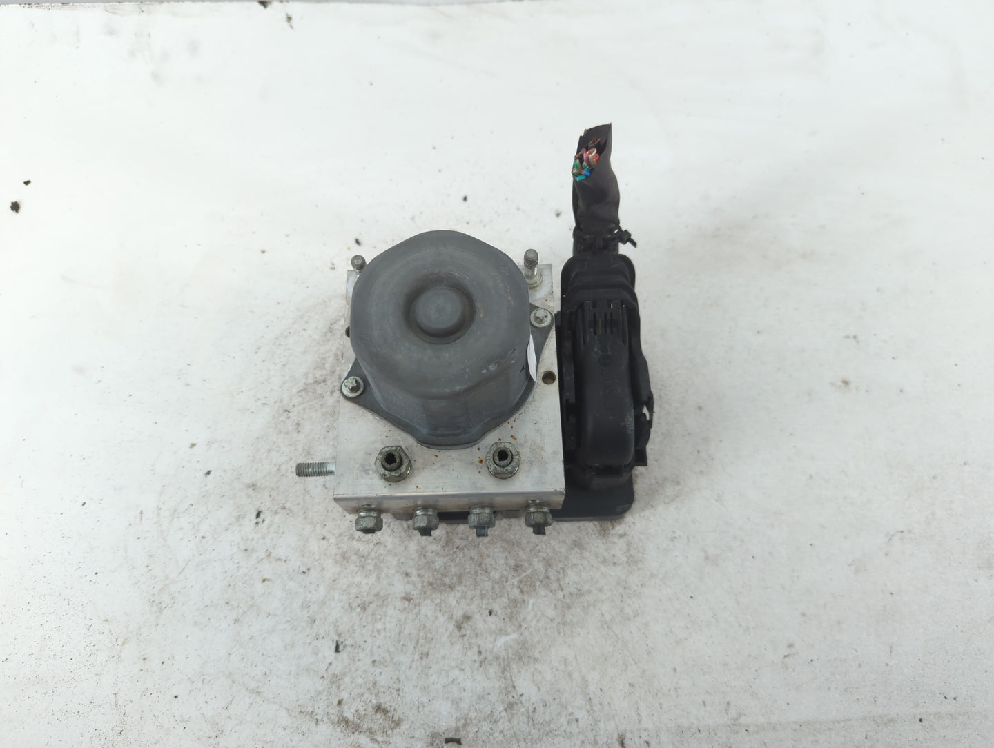 2015 Subaru Xv ABS Pump Control Module Replacement P/N:269 535 27336F J220 Fits Fits 2016 OEM Used Auto Parts - Oemusedautop