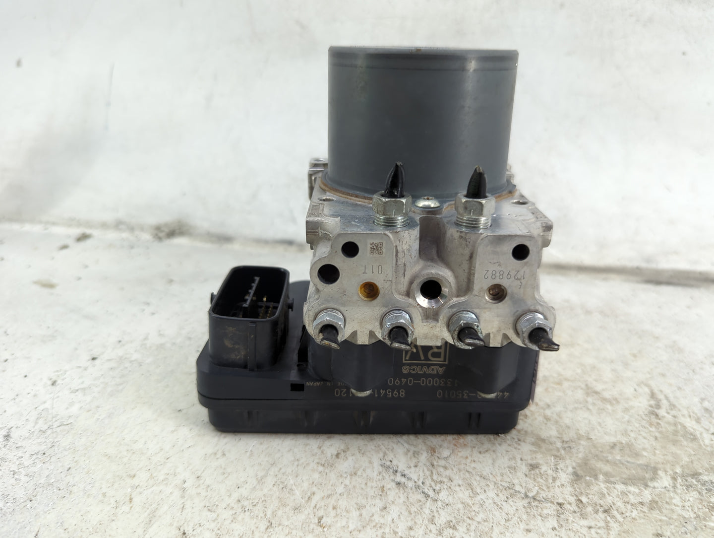 2016-2019 Toyota 4runner ABS Pump Control Module Replacement P/N:44540-35010 89541-35120 Fits Fits 2016 2017 2018 2019 OEM U