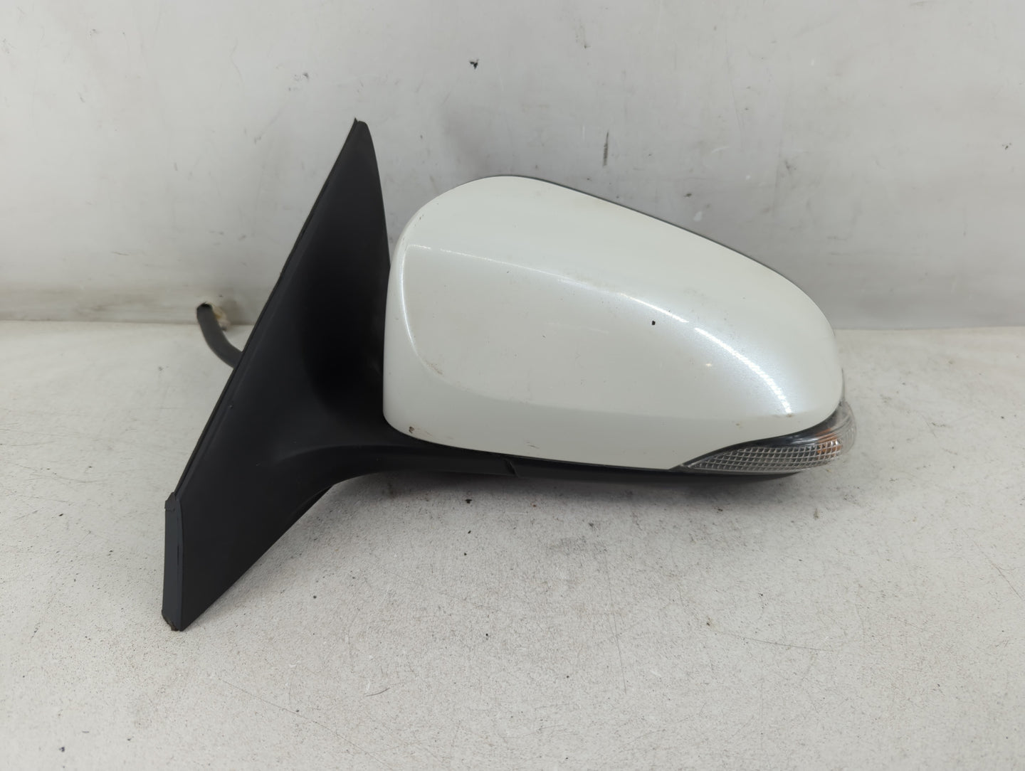 2013-2018 Toyota Avalon Passenger Side View Mirror - Right Door Mirror OEM Used - Oemusedautoparts1.com