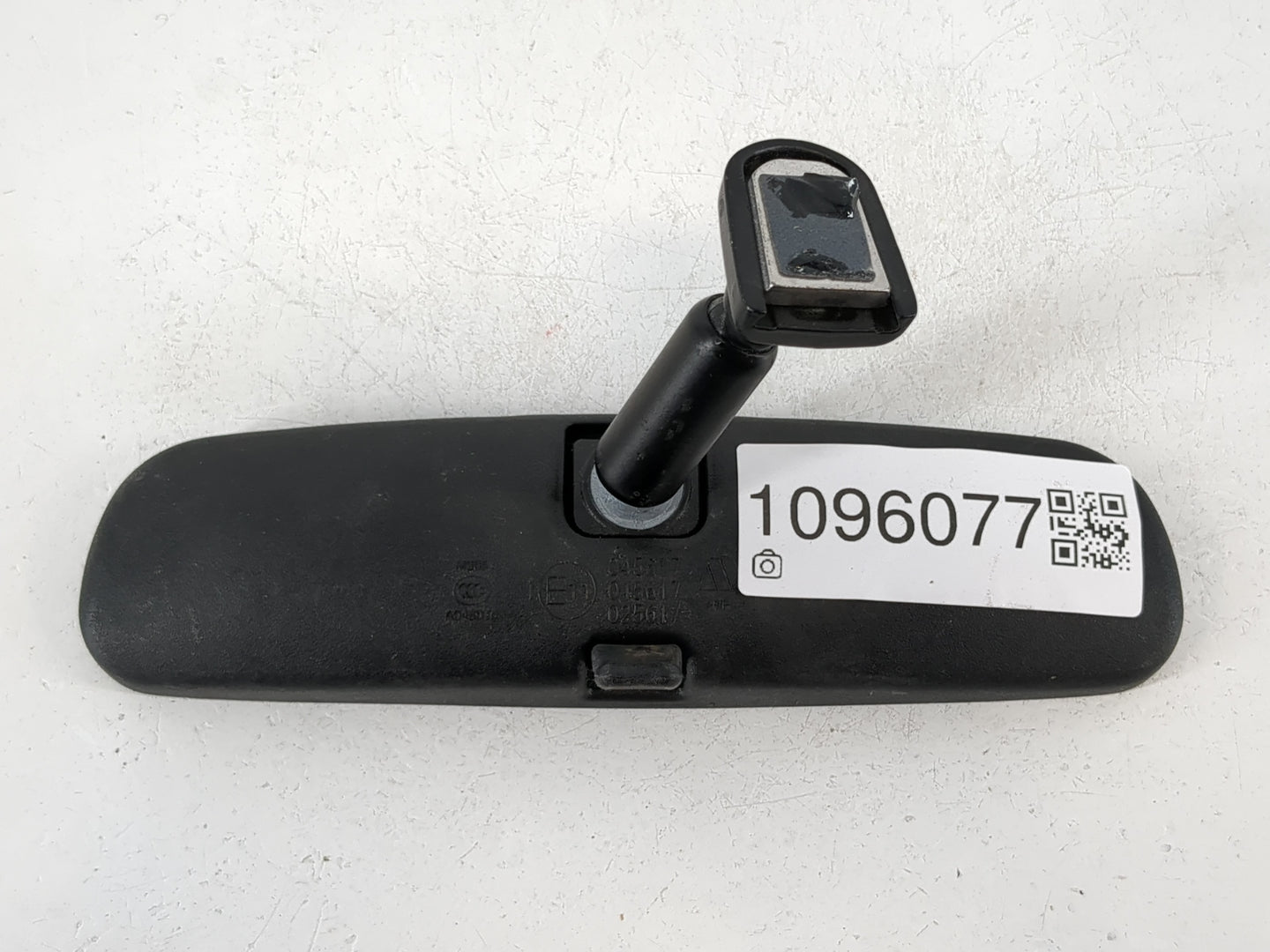 2016 Toyota Avalon Interior Rear View Mirror Replacement OEM P/N:E11045617 Fits OEM Used Auto Parts - Oemusedautoparts1.com
