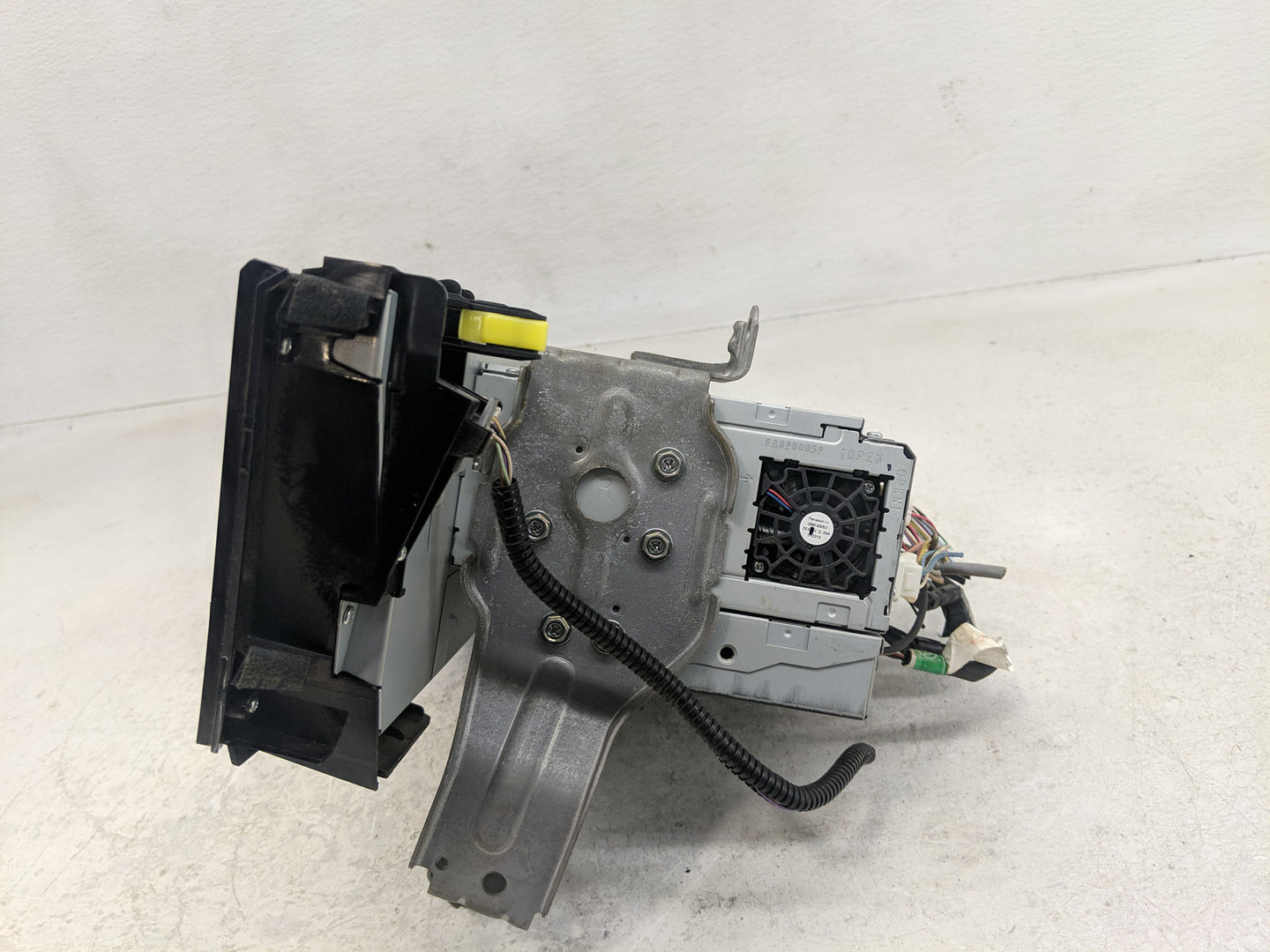 2016-2018 Toyota Avalon Radio AM FM Cd Player Receiver Replacement P/N:86140-07100 Fits Fits 2016 2017 2018 OEM Used Auto Pa