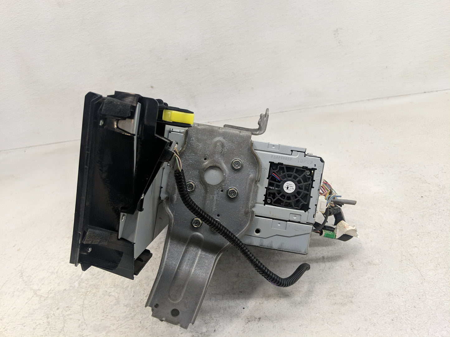 2016-2018 Toyota Avalon Radio AM FM Cd Player Receiver Replacement P/N:86140-07100 Fits Fits 2016 2017 2018 OEM Used Auto Pa