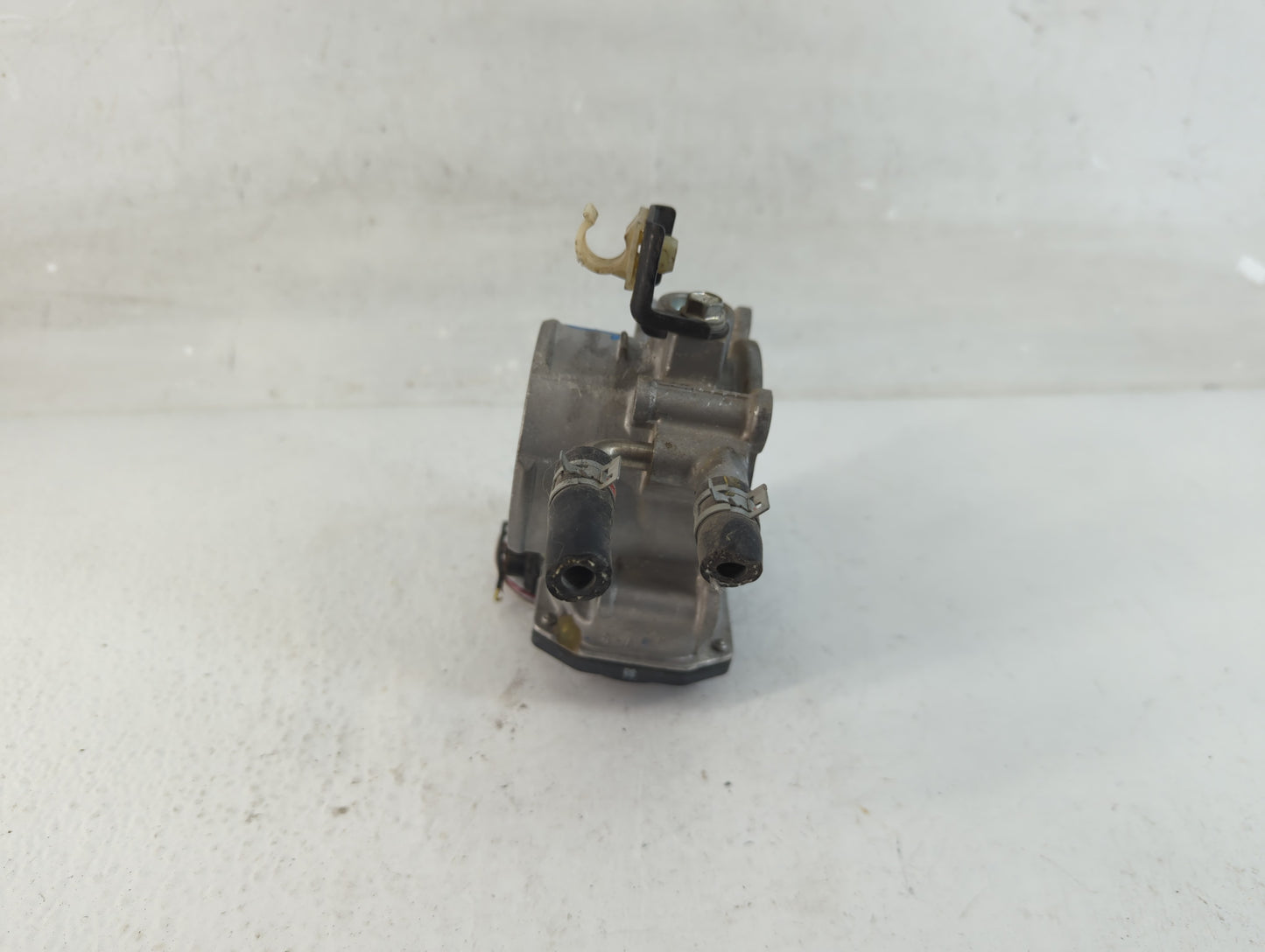 2010-2017 Toyota Camry Throttle Body P/N:22030-0V010 Fits Fits 2009 2010 2011 2012 2013 2014 2015 2016 2017 2018 2019 OEM Us