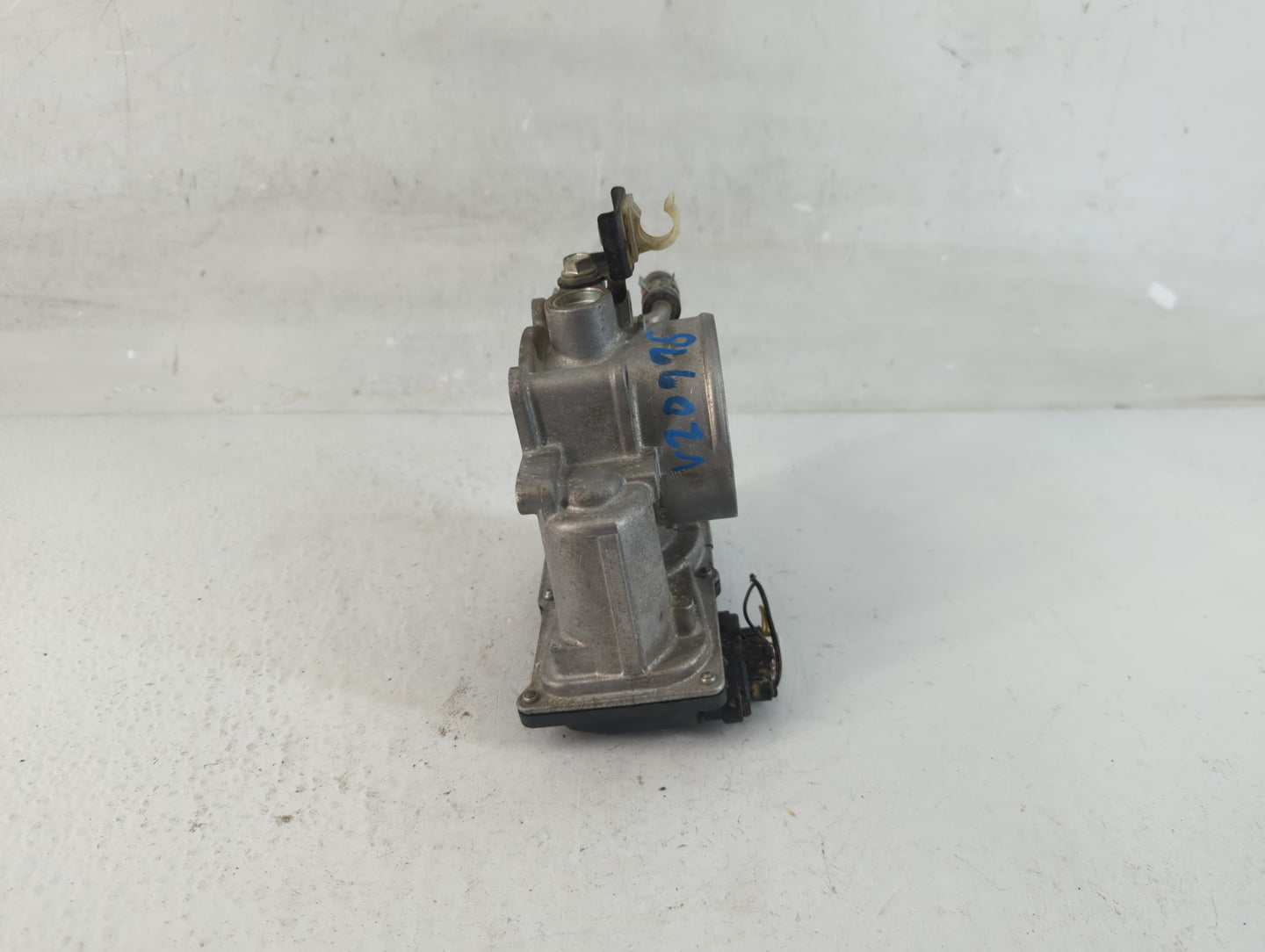 2010-2017 Toyota Camry Throttle Body P/N:22030-0V010 Fits Fits 2009 2010 2011 2012 2013 2014 2015 2016 2017 2018 2019 OEM Us