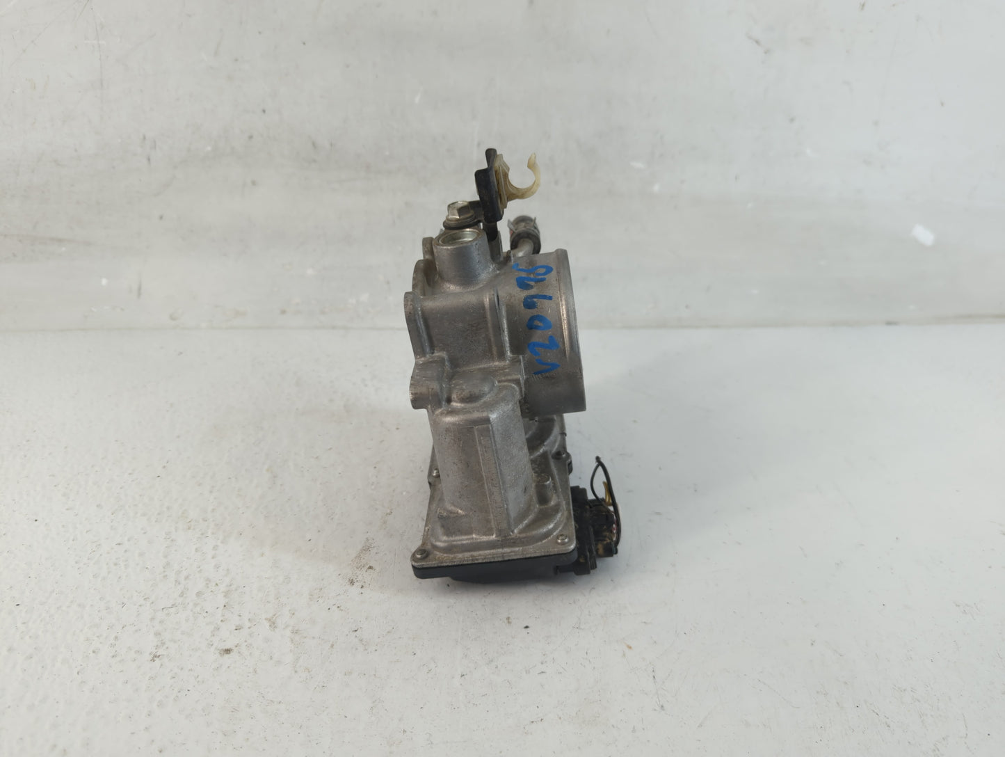 2010-2017 Toyota Camry Throttle Body P/N:22030-0V010 Fits Fits 2009 2010 2011 2012 2013 2014 2015 2016 2017 2018 2019 OEM Us