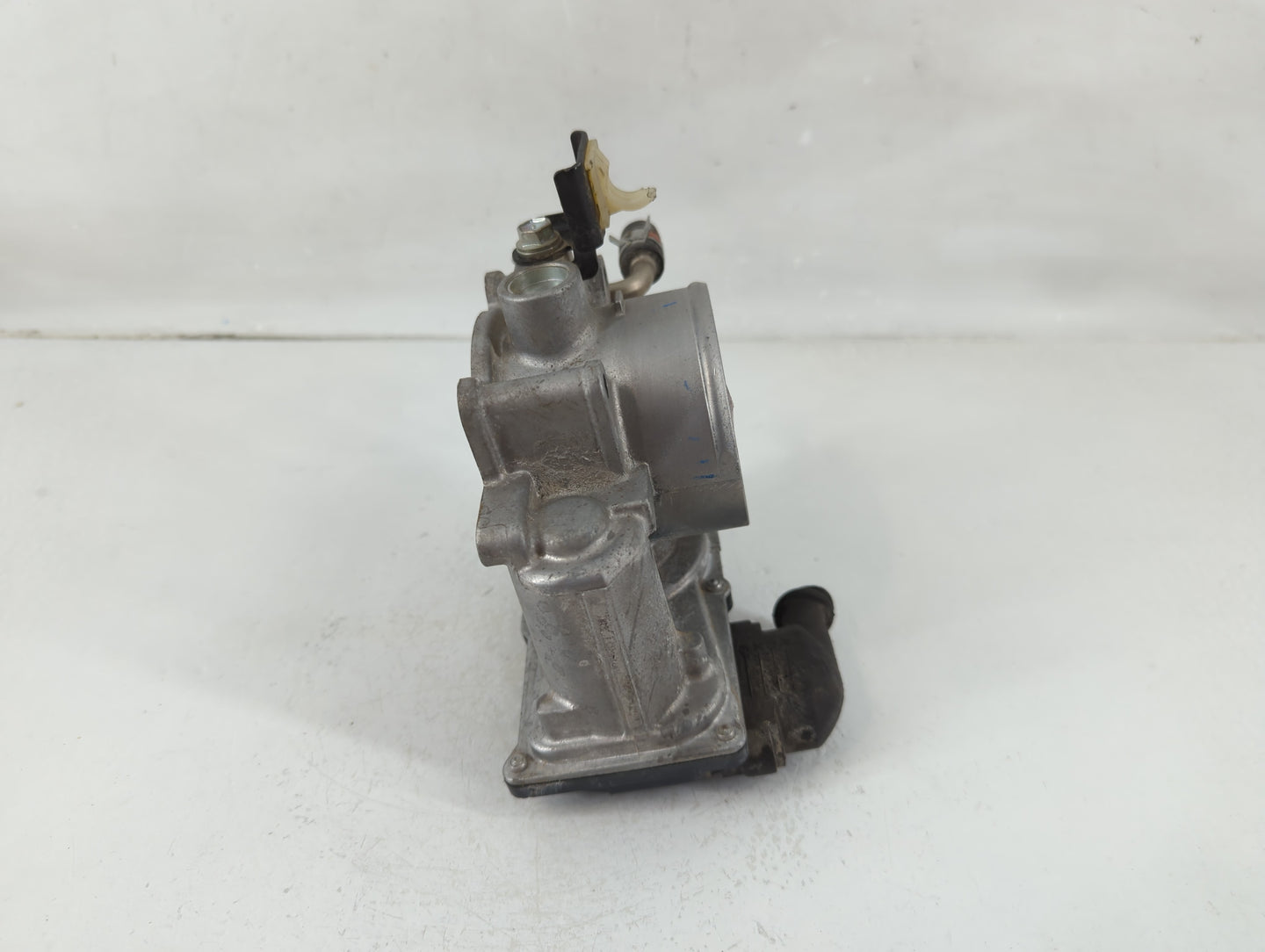 2010-2017 Toyota Camry Throttle Body P/N:22030-0V010 Fits Fits 2009 2010 2011 2012 2013 2014 2015 2016 2017 2018 2019 OEM Us