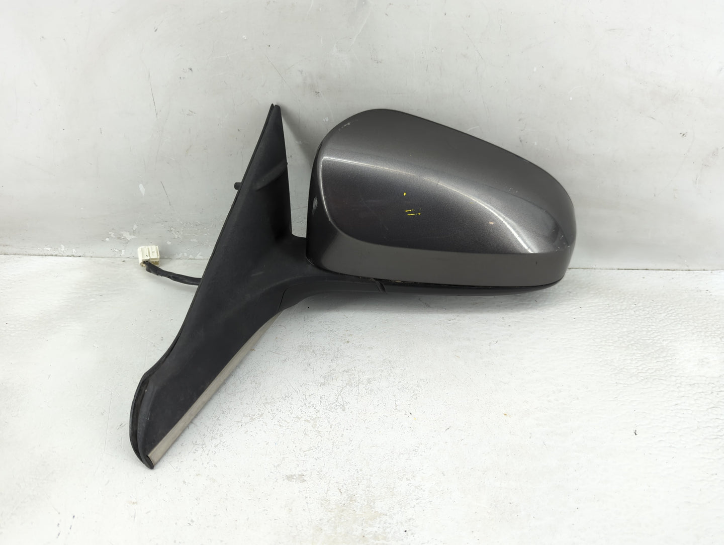 2015-2017 Toyota Camry Driver Side View Mirror - Left Door Mirror OEM Used - Oemusedautoparts1.com
