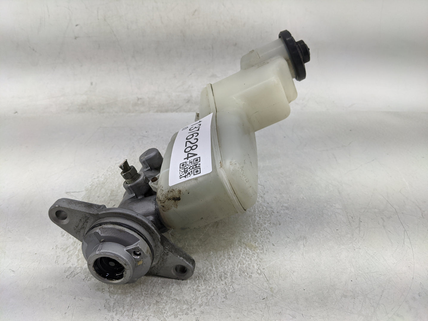 2014-2017 Toyota Camry Brake Master Cylinder - Oemusedautoparts1.com