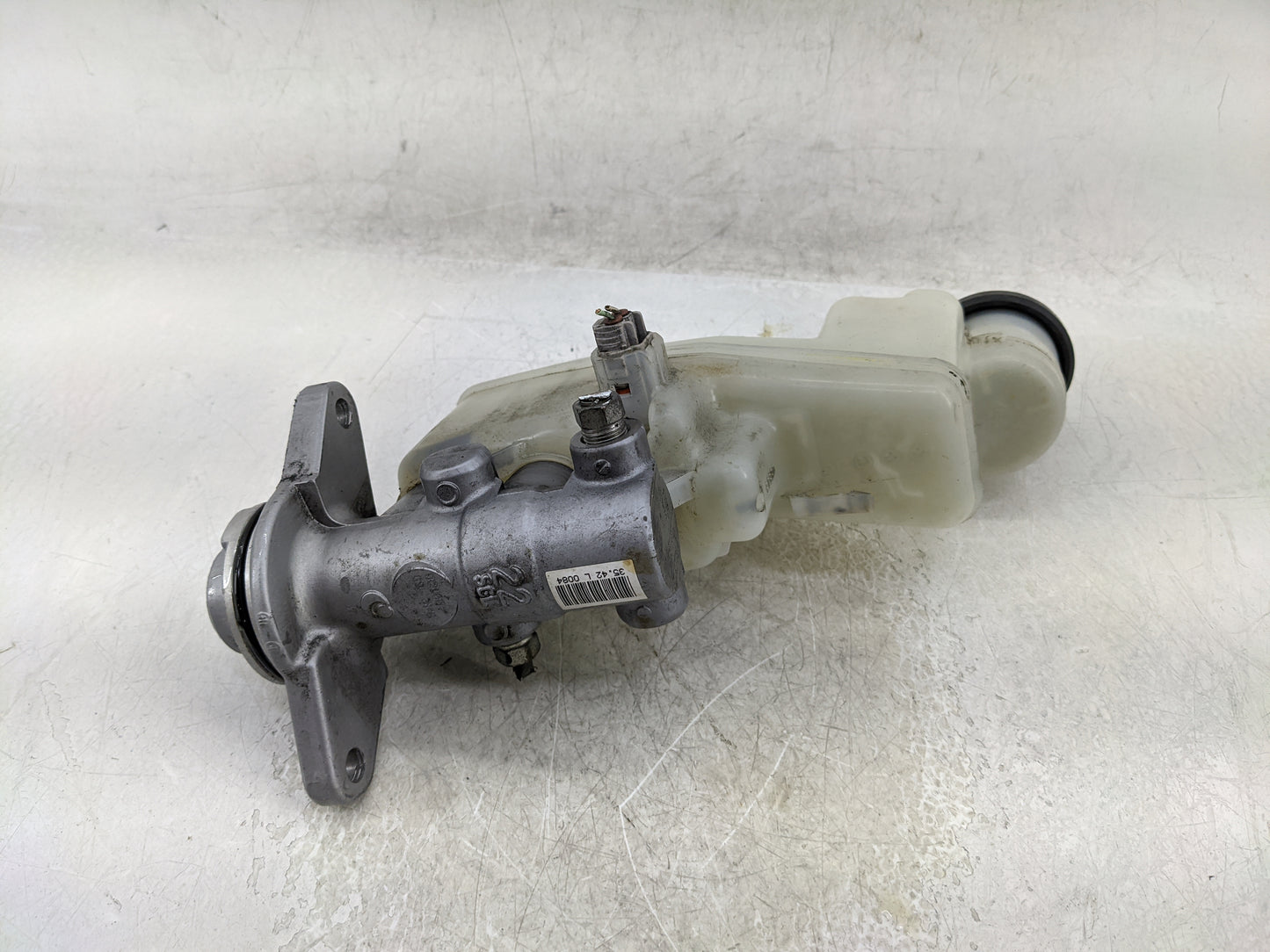 2014-2017 Toyota Camry Brake Master Cylinder - Oemusedautoparts1.com