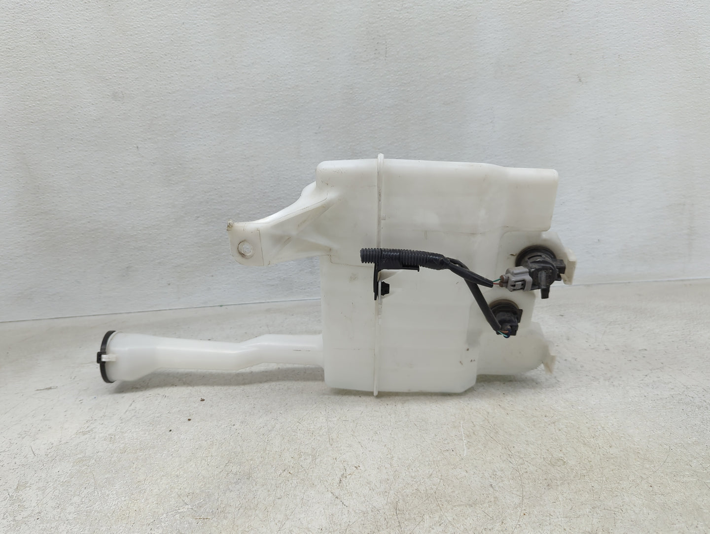 2015-2017 Toyota Camry Windshield Washer Fluid Reservoir Bottle Oem - Oemusedautoparts1.com