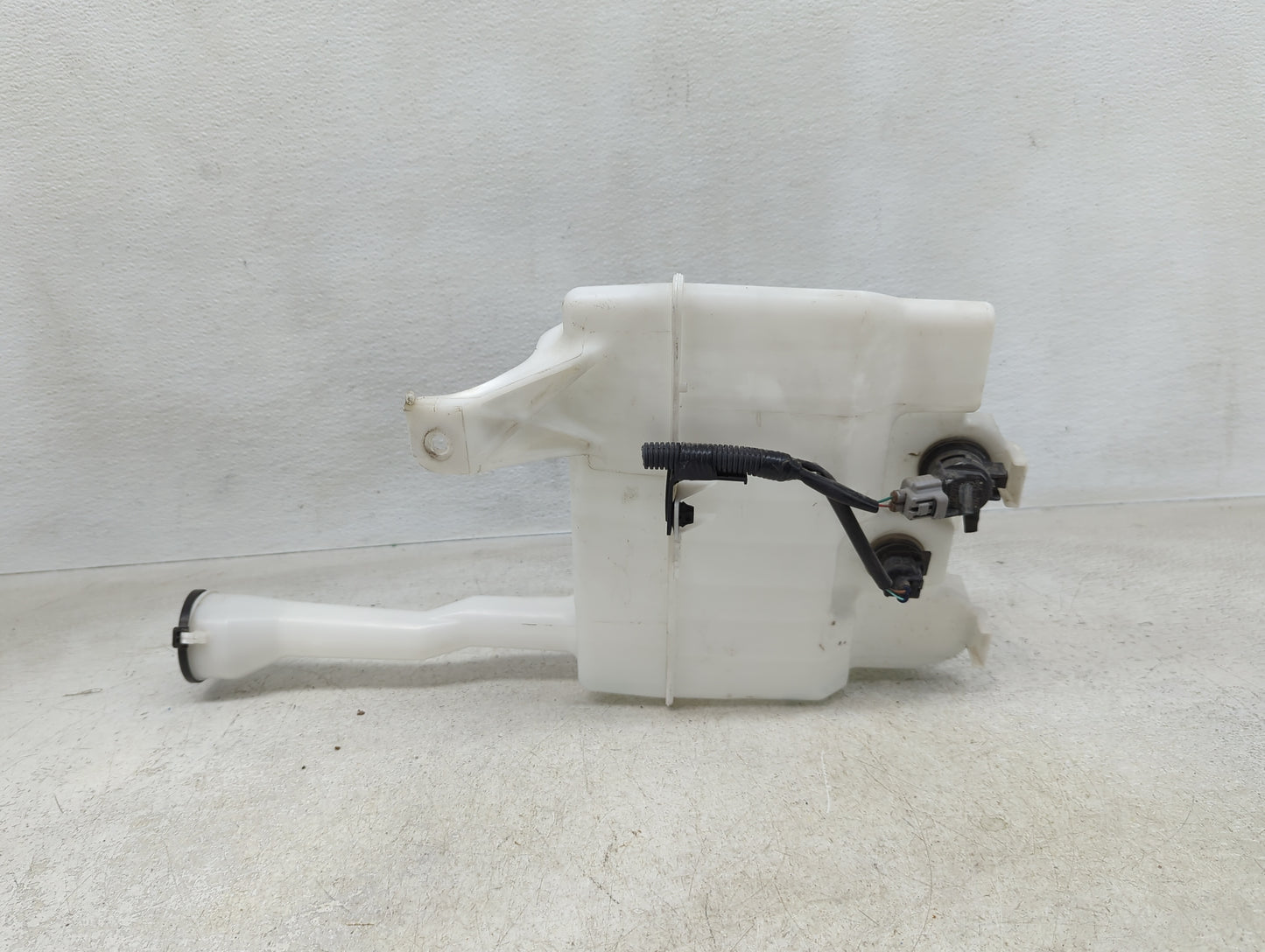 2015-2017 Toyota Camry Windshield Washer Fluid Reservoir Bottle Oem - Oemusedautoparts1.com