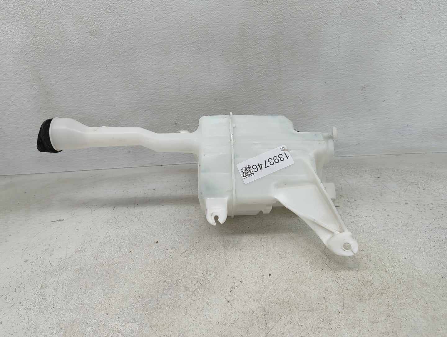 2015-2017 Toyota Camry Windshield Washer Fluid Reservoir Bottle Oem - Oemusedautoparts1.com