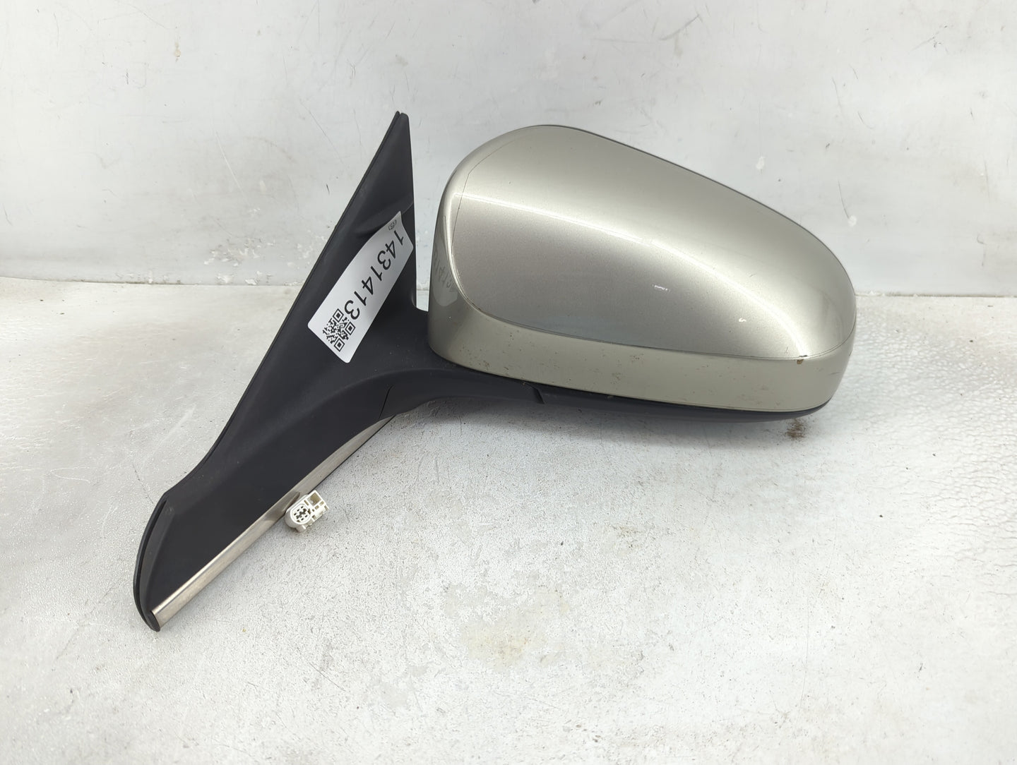 2015-2017 Toyota Camry Driver Side View Mirror - Left Door Mirror OEM Used - Oemusedautoparts1.com