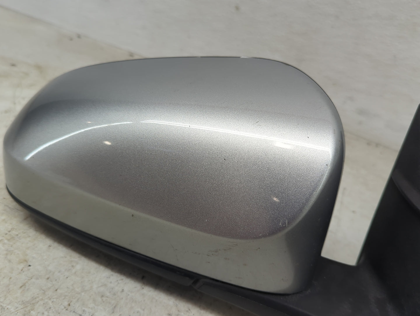 2015-2017 Toyota Camry Passenger Side View Mirror - Right Door Mirror OEM Used - Oemusedautoparts1.com