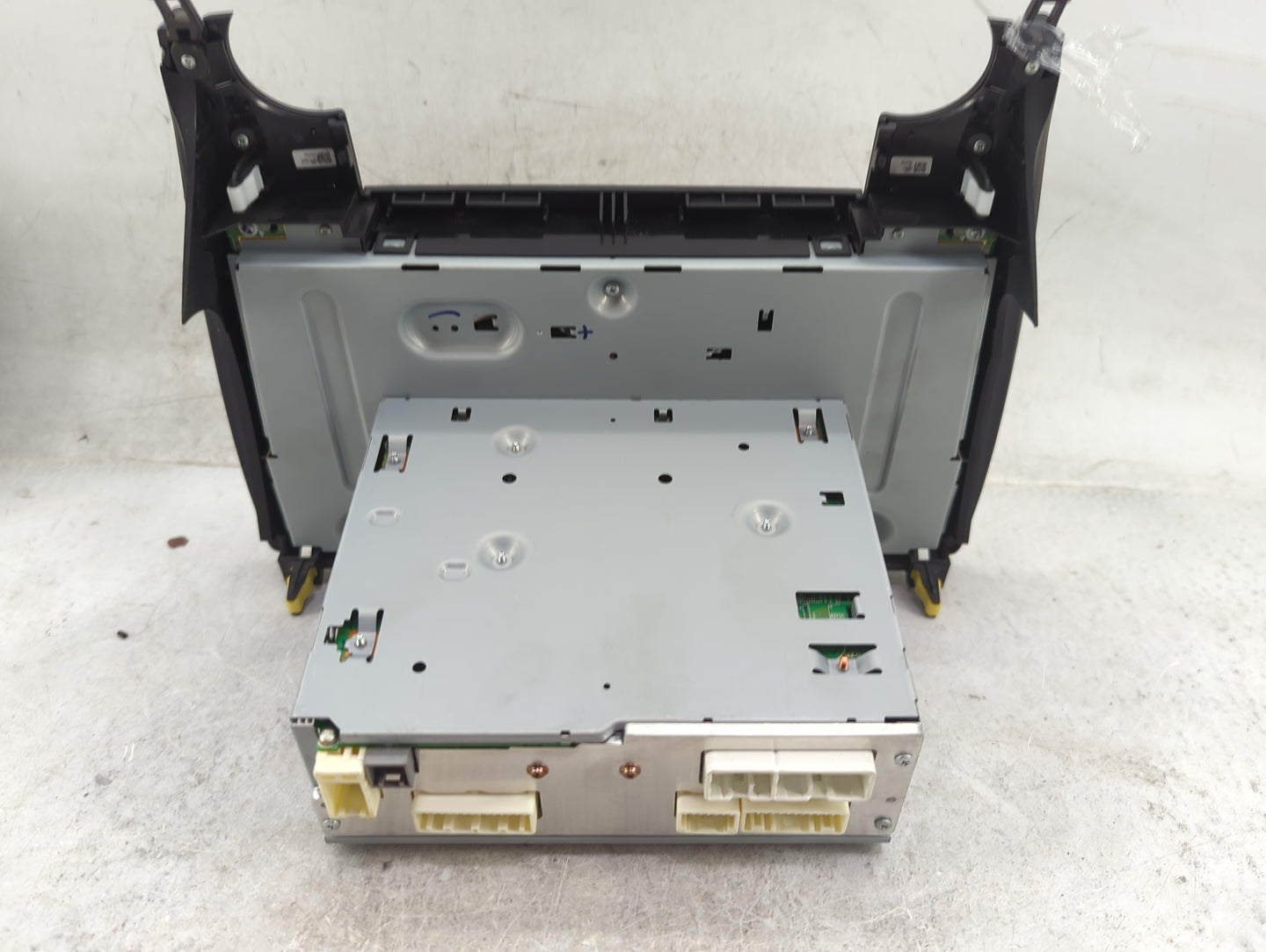 2016-2017 Toyota Camry Radio AM FM Cd Player Receiver Replacement P/N:86140-06680 CVH-2658 Fits Fits 2016 2017 OEM Used Auto