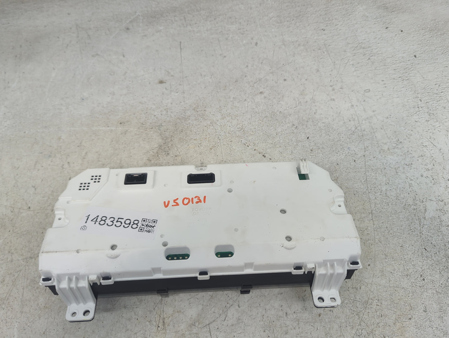 2016-2017 Toyota Camry Instrument Cluster Speedometer Gauges P/N:83800-0XK00-00 83800-0XK00 Miles: Fits Fits 2016 2017 OEM U