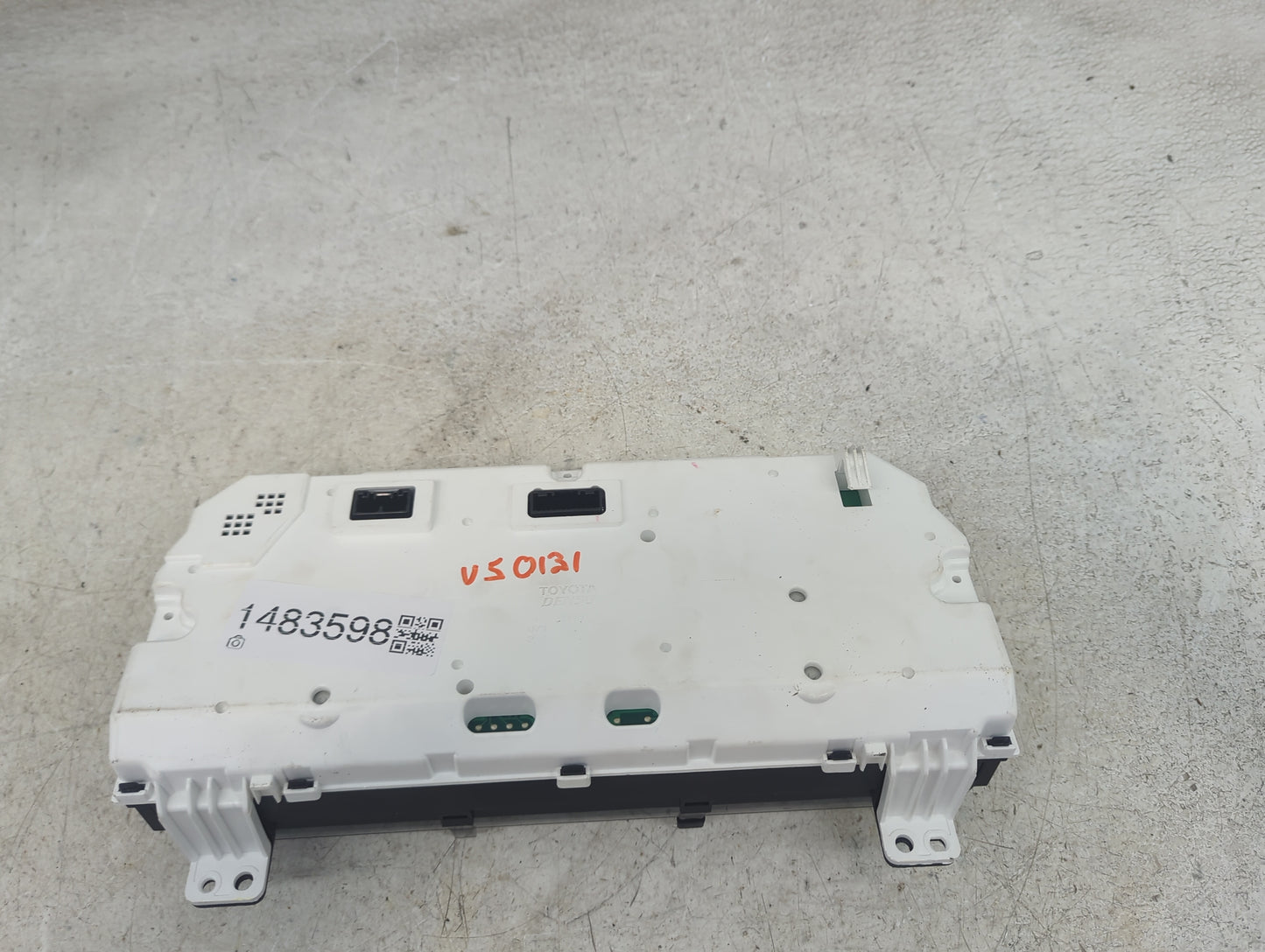 2016-2017 Toyota Camry Instrument Cluster Speedometer Gauges P/N:83800-0XK00-00 83800-0XK00 Miles: Fits Fits 2016 2017 OEM U
