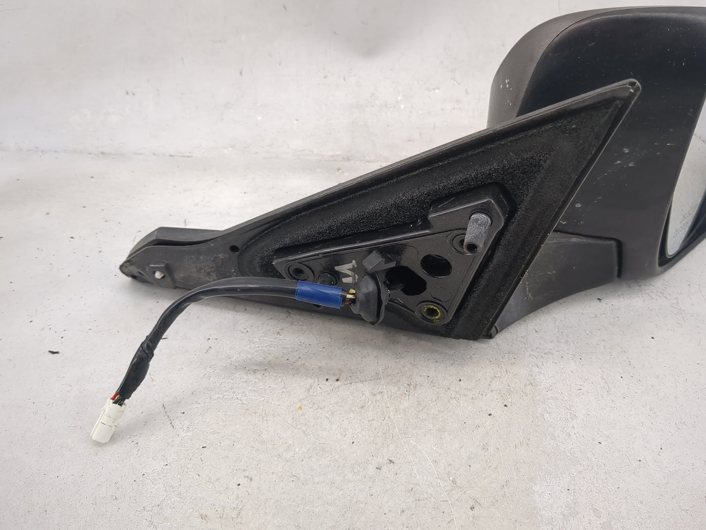 2015-2017 Toyota Camry Passenger Side View Mirror - Right Door Mirror OEM Used - Oemusedautoparts1.com