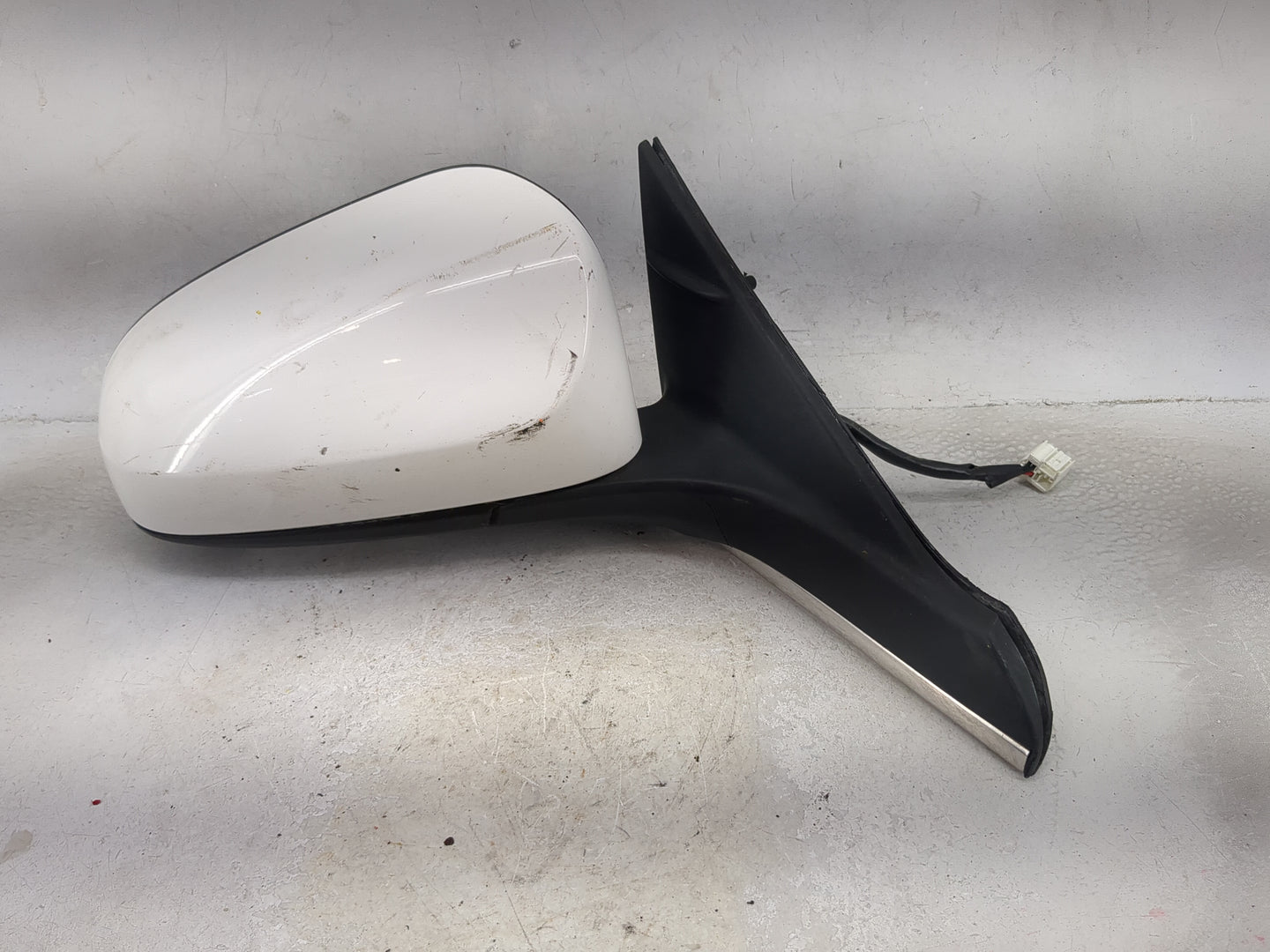 2015-2017 Toyota Camry Passenger Side View Mirror - Right Door Mirror OEM Used - Oemusedautoparts1.com