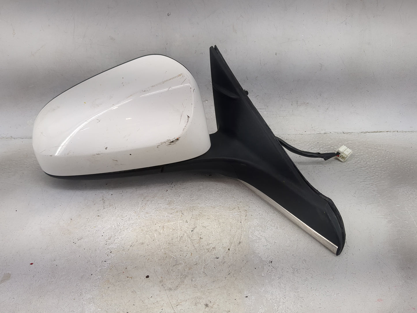 2015-2017 Toyota Camry Passenger Side View Mirror - Right Door Mirror OEM Used - Oemusedautoparts1.com