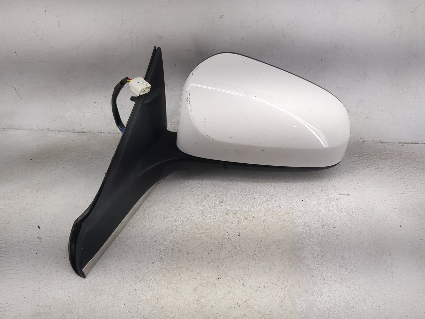 2015-2017 Toyota Camry Driver Side View Mirror - Left Door Mirror OEM Used - Oemusedautoparts1.com