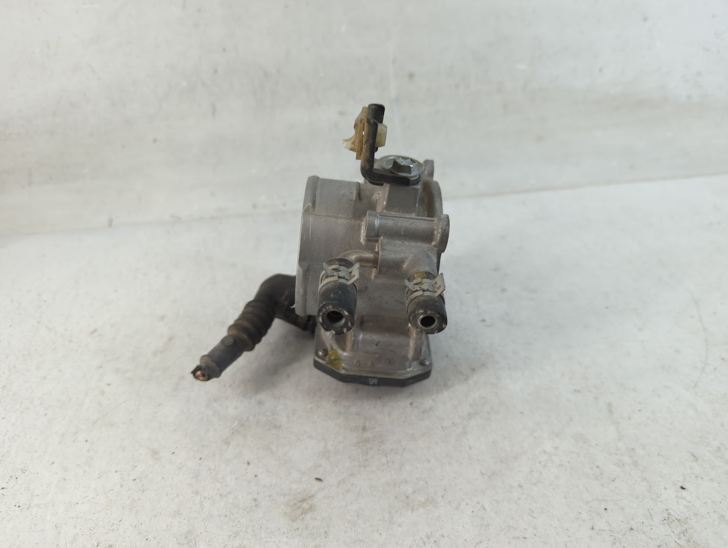 2010-2017 Toyota Camry Throttle Body P/N:22030-0V010 Fits Fits 2009 2010 2011 2012 2013 2014 2015 2016 2017 2018 2019 OEM Us