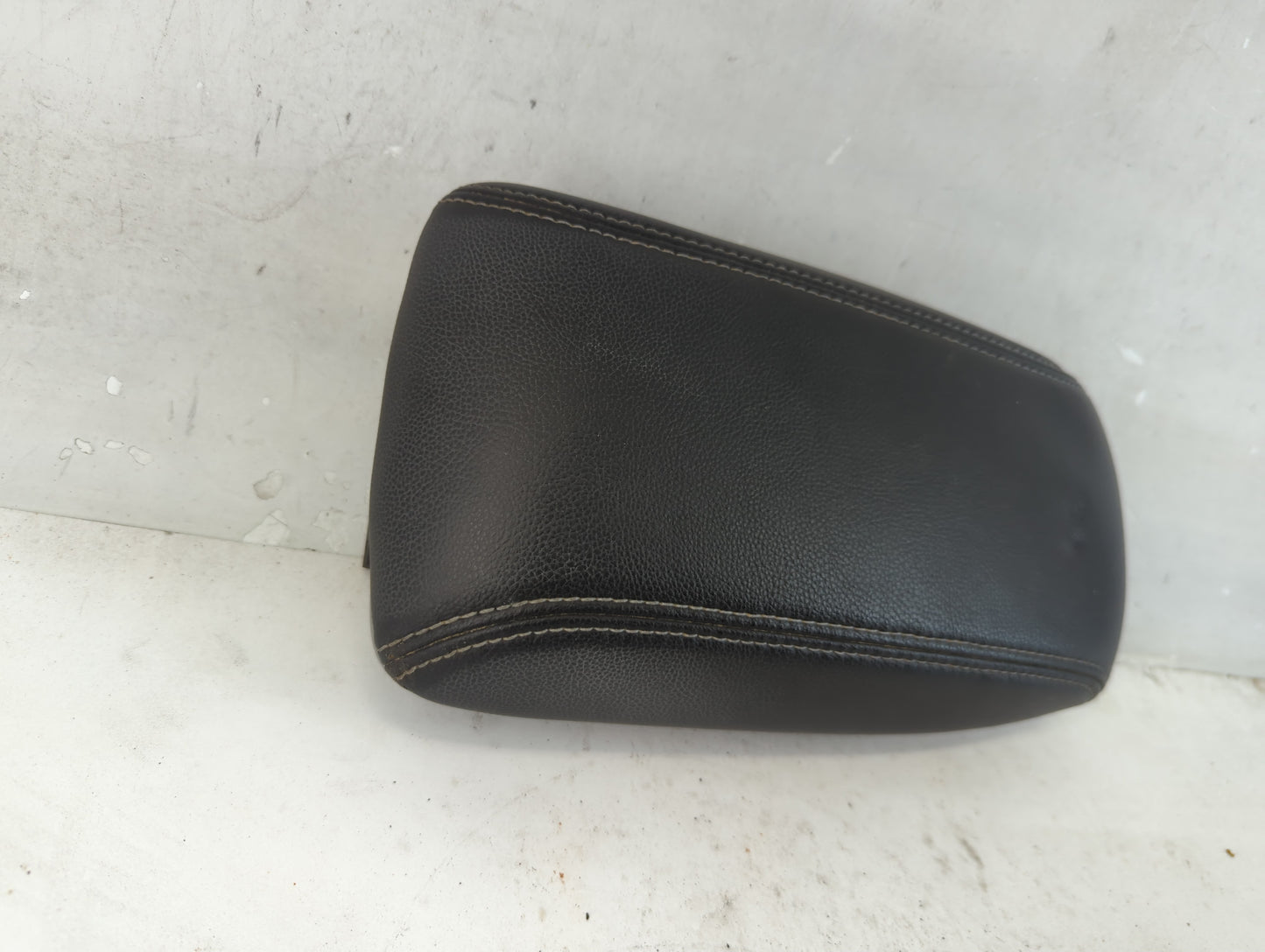2014-2019 Toyota Corolla Center Console Armrest Cover Lid Fits Fits 2014 2015 2016 2017 2018 2019 OEM Used Auto Parts - Oemu