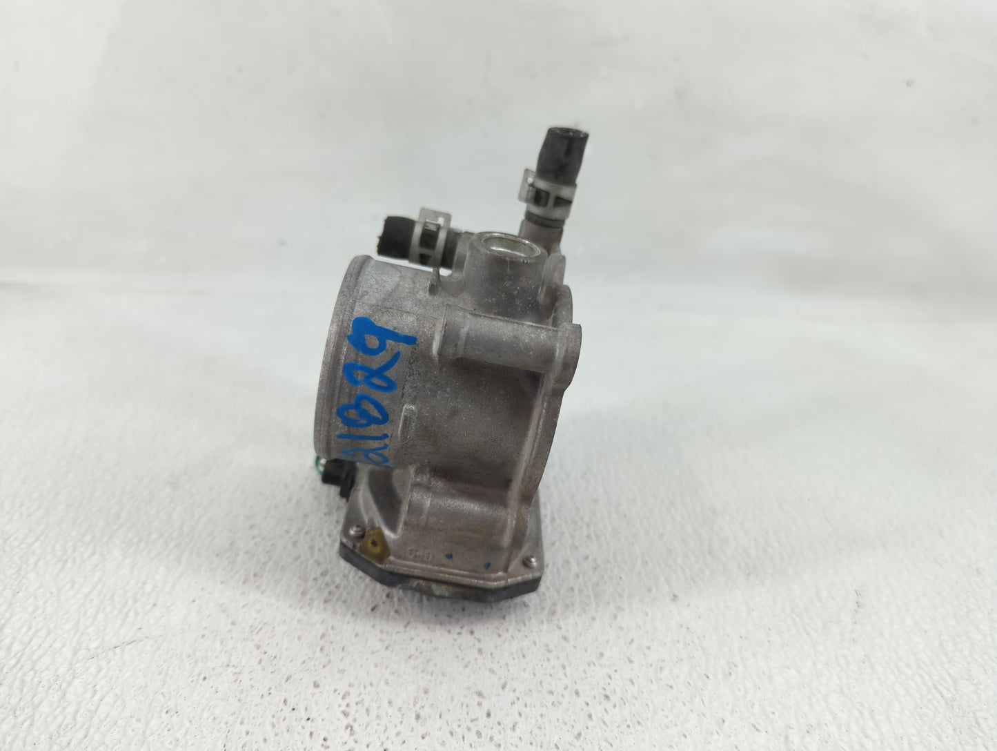 2011-2019 Toyota Corolla Throttle Body P/N:22030-0T080 Fits Fits 2011 2012 2013 2014 2015 2016 2017 2018 2019 OEM Used Auto 