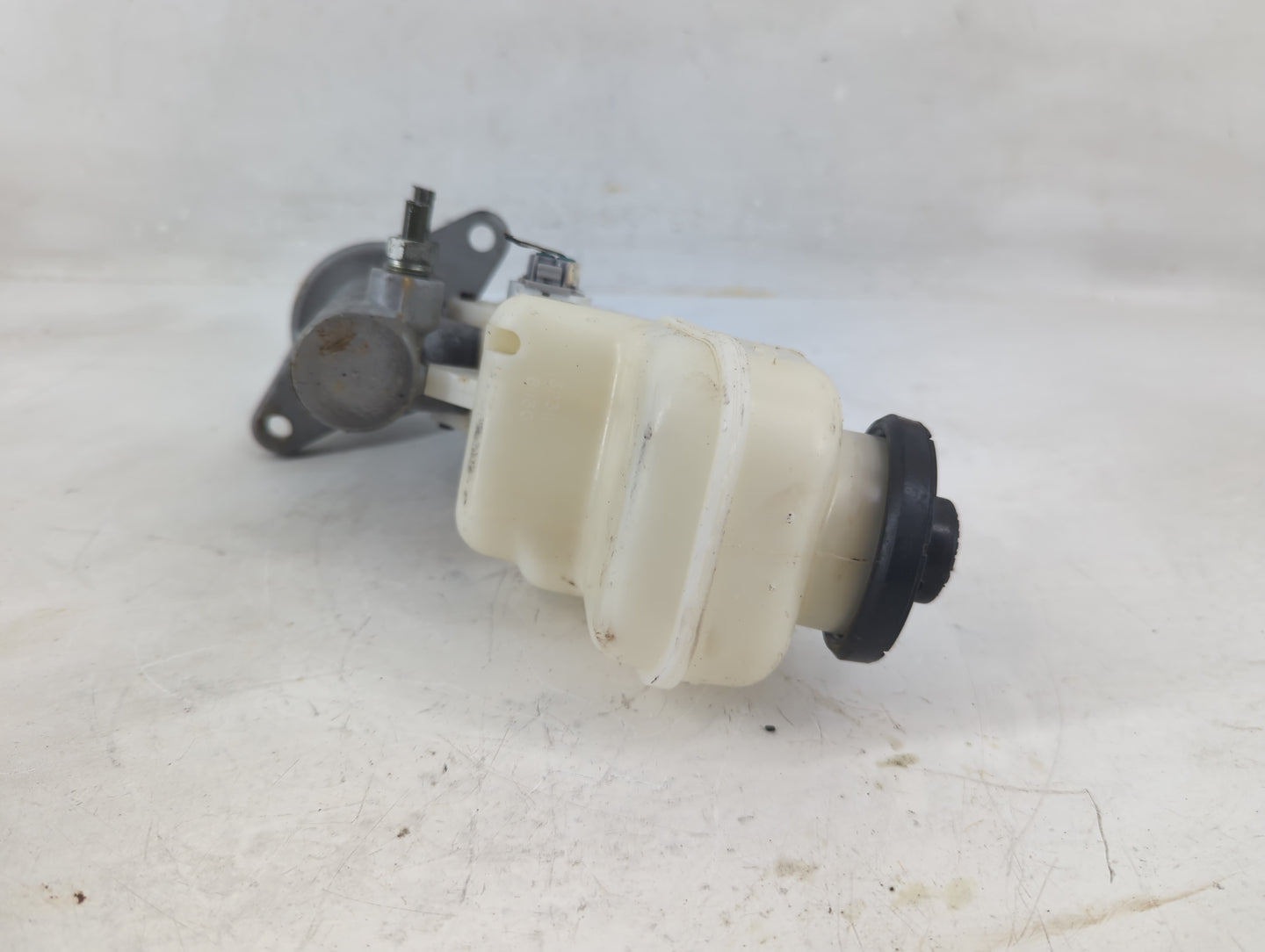 2014-2019 Toyota Corolla Brake Master Cylinder - Oemusedautoparts1.com