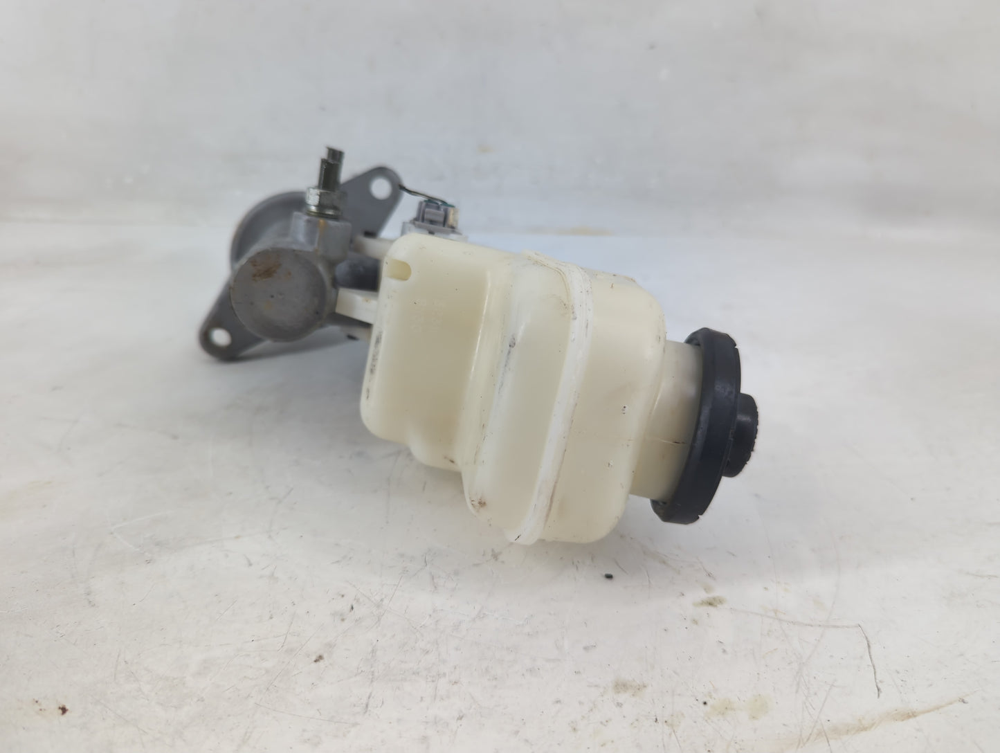 2014-2019 Toyota Corolla Brake Master Cylinder - Oemusedautoparts1.com