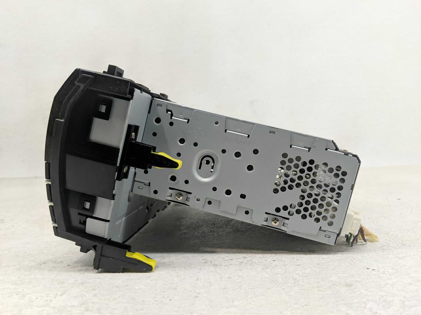 2015-2016 Toyota Corolla Radio AM FM Cd Player Receiver Replacement P/N:86140-02470 Fits Fits 2015 2016 OEM Used Auto Parts 