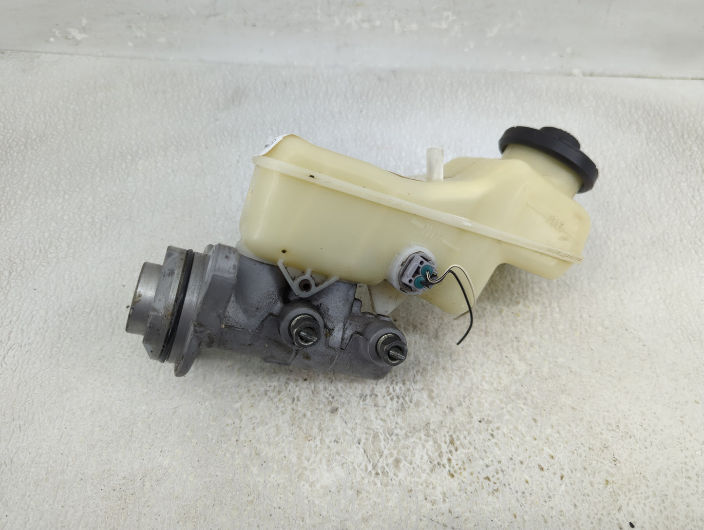 2014-2019 Toyota Corolla Brake Master Cylinder 1312588 - Oemusedautoparts1.com