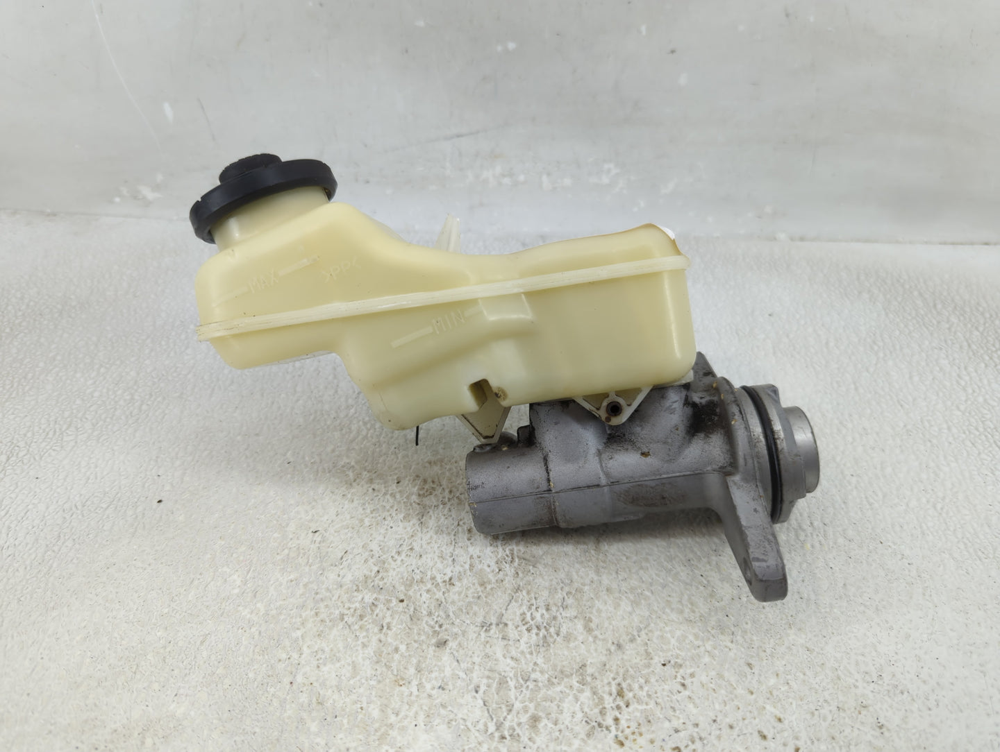 2014-2019 Toyota Corolla Brake Master Cylinder 1312588 - Oemusedautoparts1.com