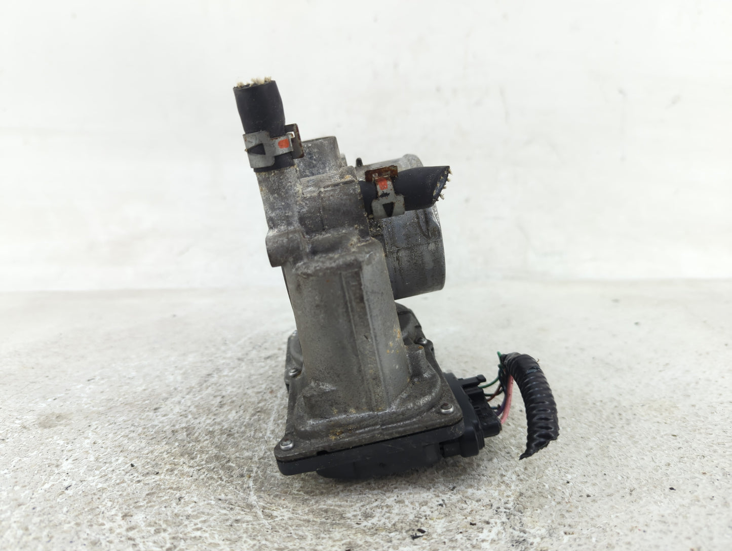 2011-2019 Toyota Corolla Throttle Body P/N:22030-0T080 Fits Fits 2011 2012 2013 2014 2015 2016 2017 2018 2019 OEM Used Auto 