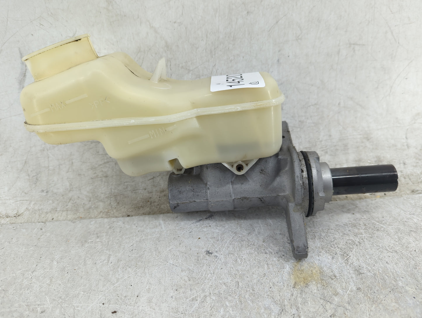 2014-2019 Toyota Corolla Brake Master Cylinder 1452078 - Oemusedautoparts1.com
