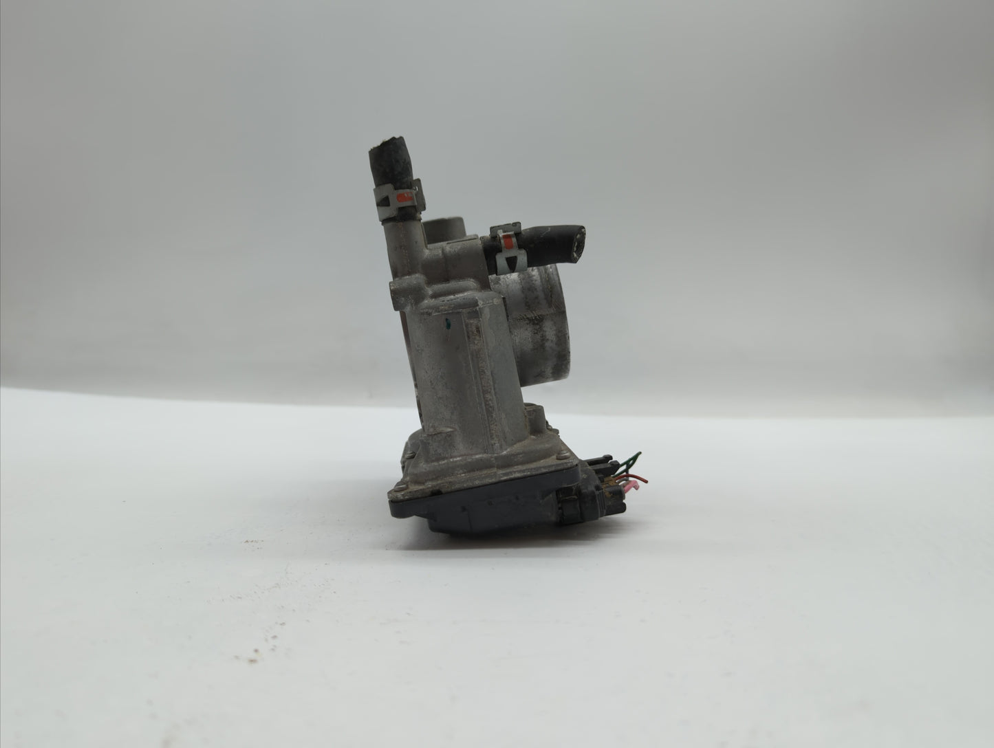 2011-2018 Toyota Corolla Throttle Body P/N:22030-0T080 Fits Fits 2011 2012 2013 2014 2015 2016 2017 2018 OEM Used Auto Parts