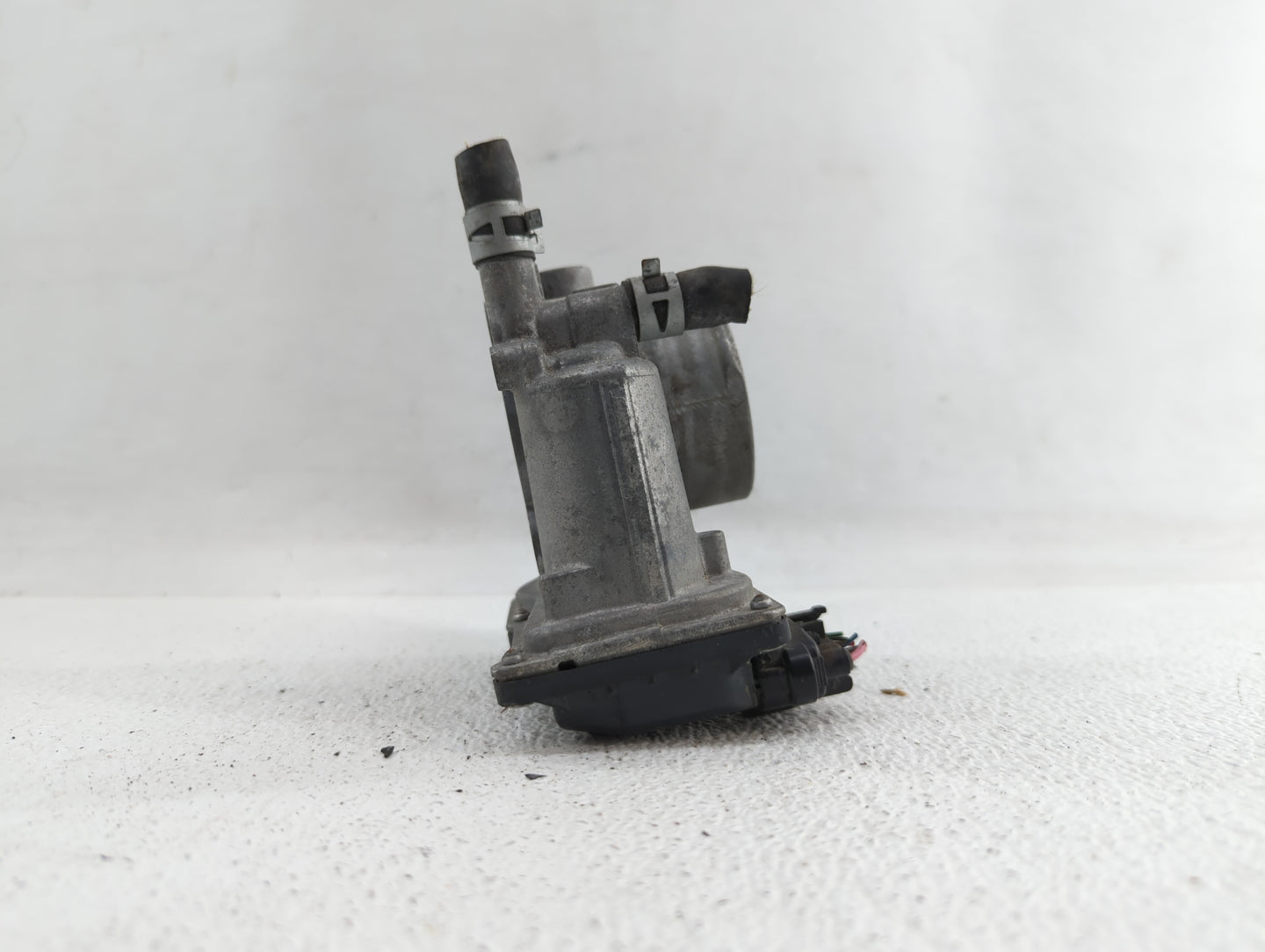 2011-2018 Toyota Corolla Throttle Body P/N:22030-0T080 Fits Fits 2011 2012 2013 2014 2015 2016 2017 2018 OEM Used Auto Parts