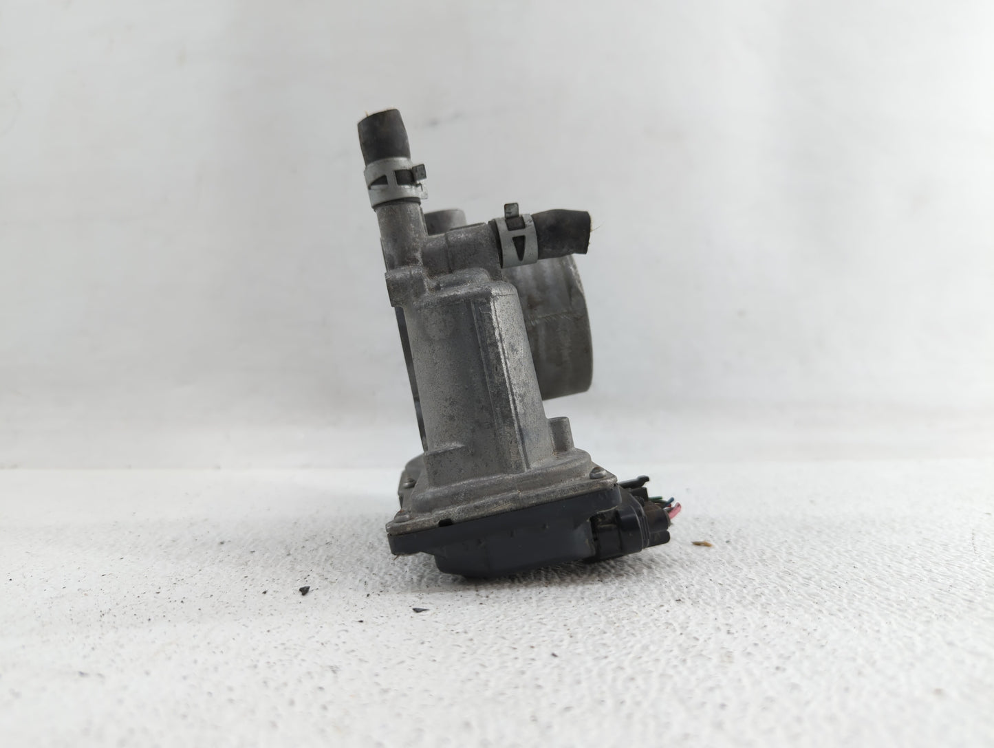 2011-2018 Toyota Corolla Throttle Body P/N:22030-0T080 Fits Fits 2011 2012 2013 2014 2015 2016 2017 2018 OEM Used Auto Parts