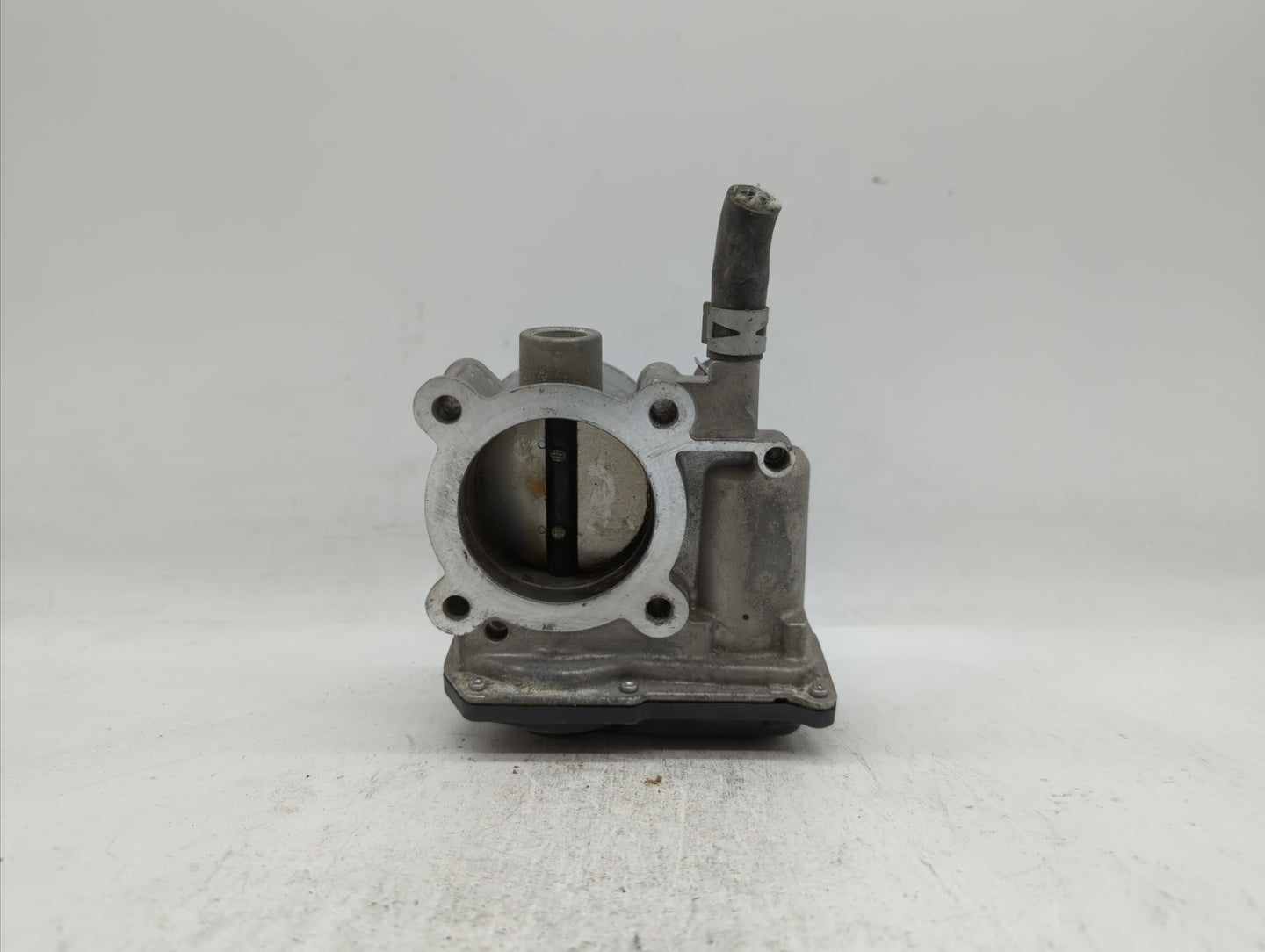 2011-2018 Toyota Corolla Throttle Body P/N:22030-0T080 Fits Fits 2011 2012 2013 2014 2015 2016 2017 2018 OEM Used Auto Parts