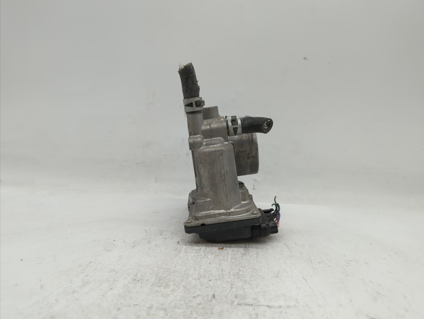 2011-2018 Toyota Corolla Throttle Body P/N:22030-0T080 Fits Fits 2011 2012 2013 2014 2015 2016 2017 2018 OEM Used Auto Parts