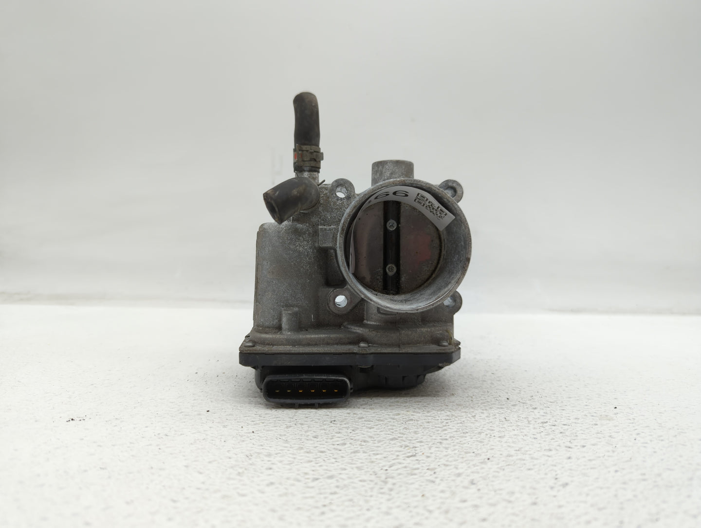 2011-2018 Toyota Corolla Throttle Body P/N:22030-0T080 Fits Fits 2011 2012 2013 2014 2015 2016 2017 2018 OEM Used Auto Parts