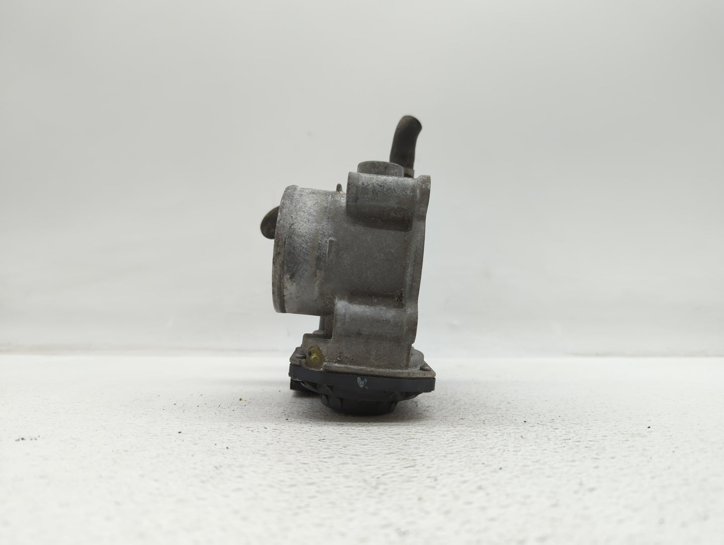 2011-2018 Toyota Corolla Throttle Body P/N:22030-0T080 Fits Fits 2011 2012 2013 2014 2015 2016 2017 2018 OEM Used Auto Parts