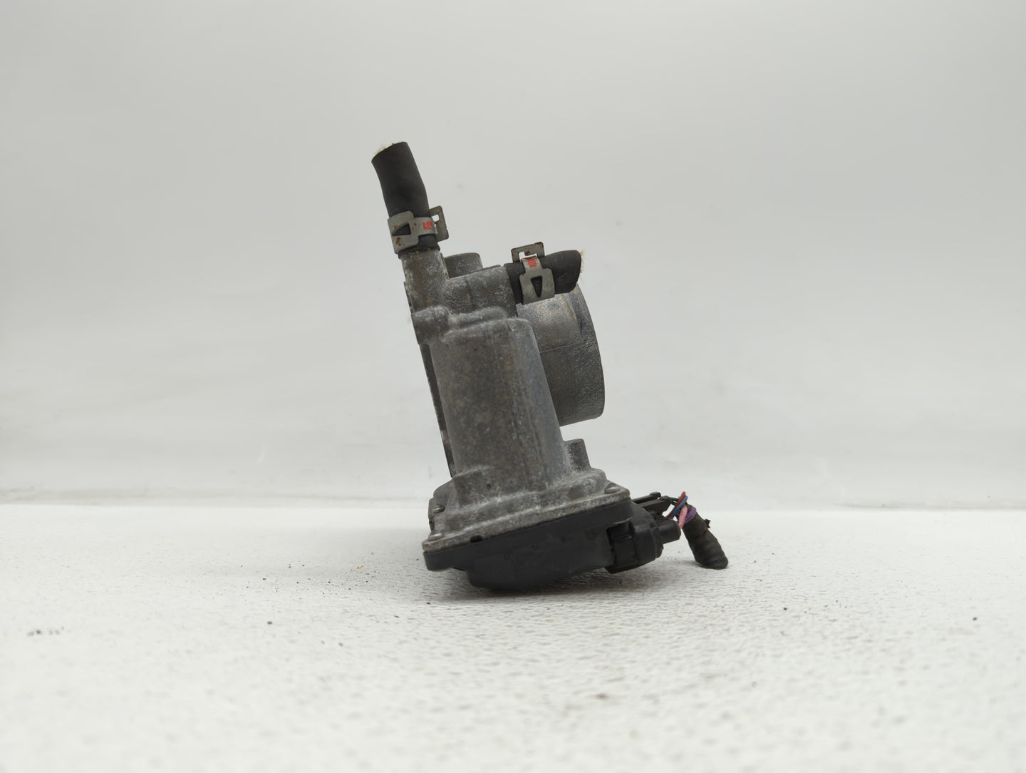 2011-2018 Toyota Corolla Throttle Body P/N:22030-0T080 Fits Fits 2011 2012 2013 2014 2015 2016 2017 2018 OEM Used Auto Parts