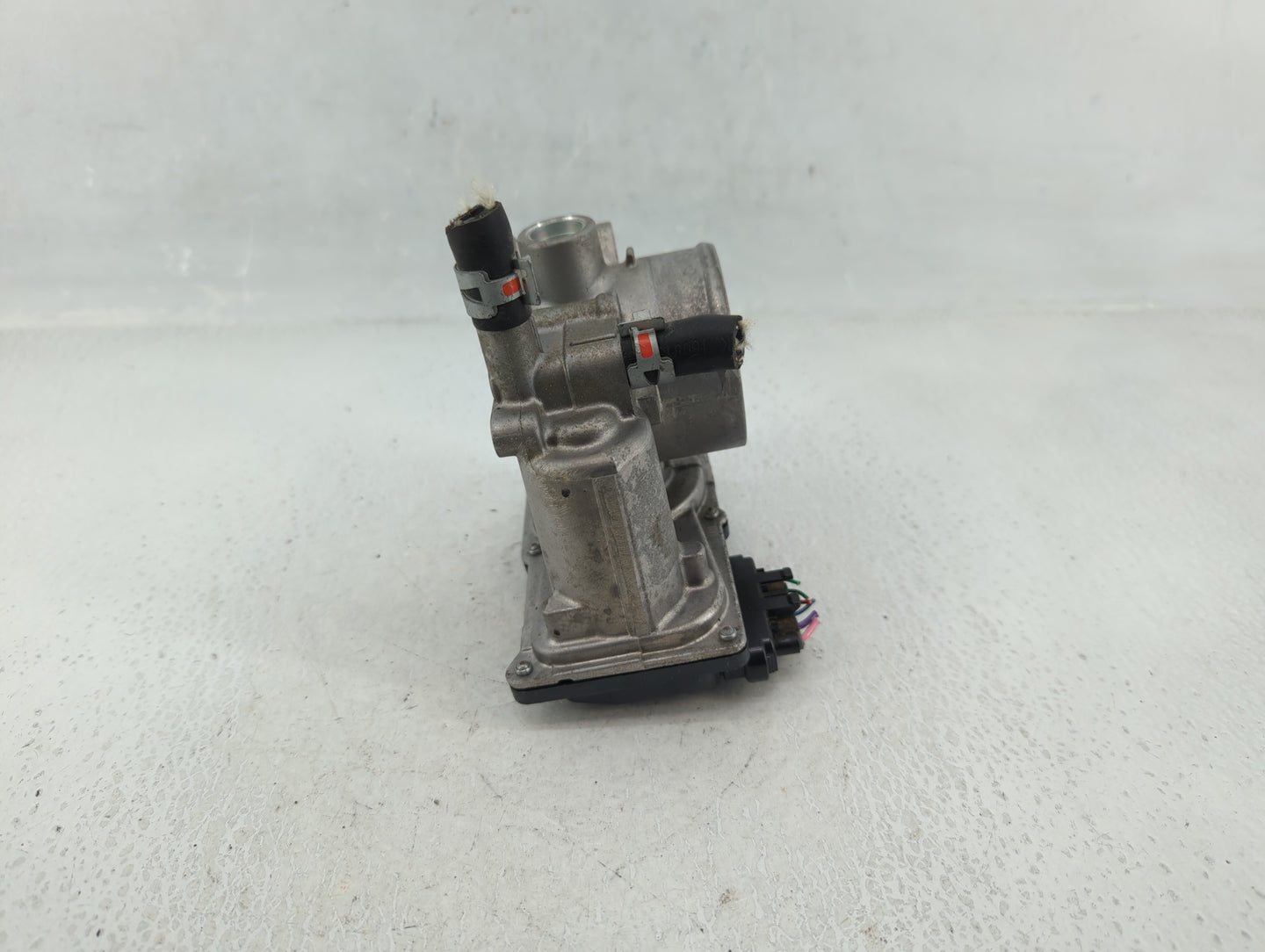 2011-2019 Toyota Corolla Throttle Body P/N:22030-0T080 Fits Fits 2011 2012 2013 2014 2015 2016 2017 2018 2019 OEM Used Auto 