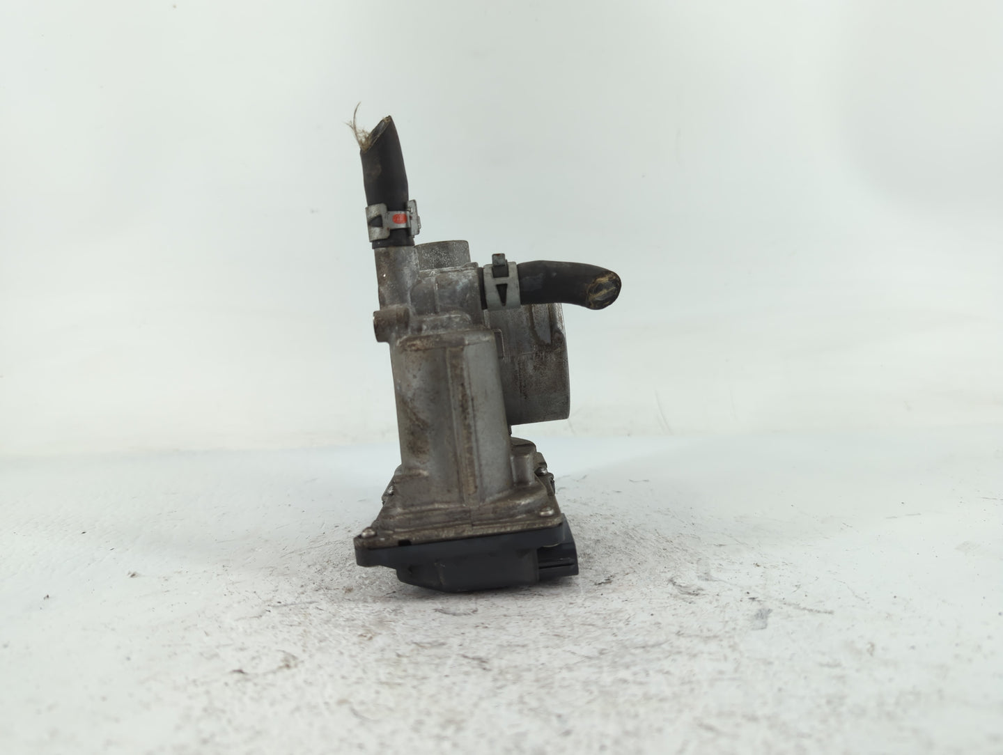 2011-2019 Toyota Corolla Throttle Body P/N:22030-0T080 Fits Fits 2011 2012 2013 2014 2015 2016 2017 2018 2019 OEM Used Auto 