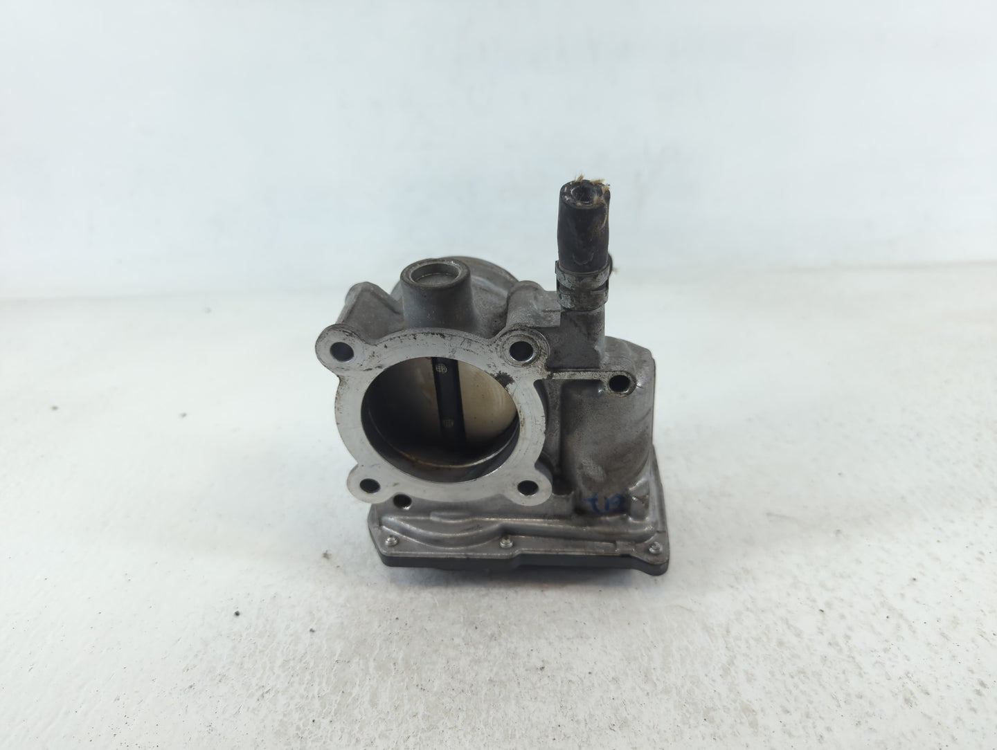 2011-2019 Toyota Corolla Throttle Body P/N:22030-0T080 Fits Fits 2011 2012 2013 2014 2015 2016 2017 2018 2019 OEM Used Auto 