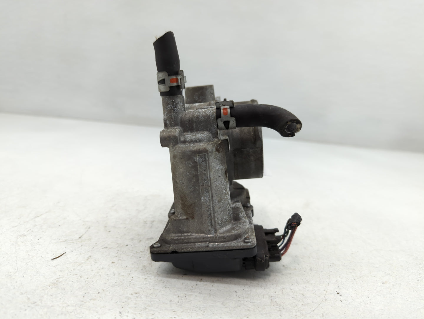 2011-2019 Toyota Corolla Throttle Body P/N:22030-0T080 Fits Fits 2011 2012 2013 2014 2015 2016 2017 2018 2019 OEM Used Auto 