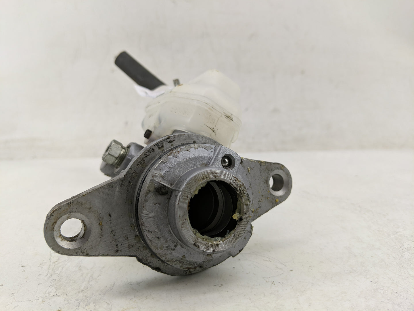 2008-2019 Toyota Highlander Brake Master Cylinder 1311522 - Oemusedautoparts1.com