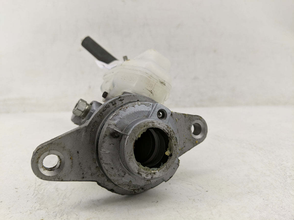 2008-2019 Toyota Highlander Brake Master Cylinder 1311522 - Oemusedautoparts1.com